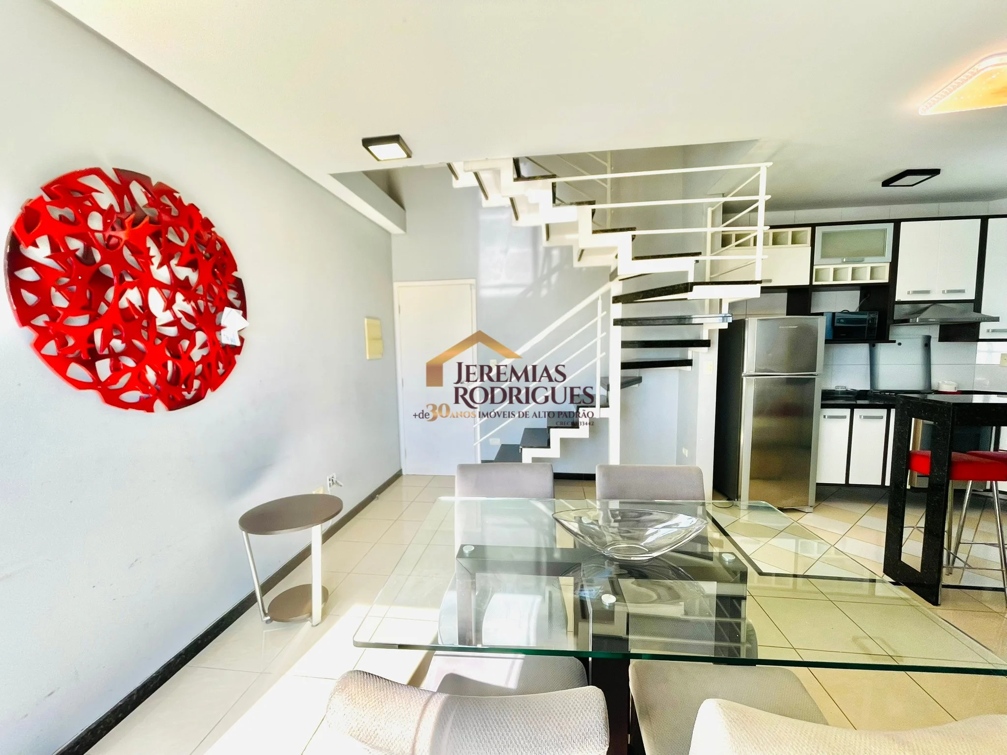 Cobertura Duplex semimobiliada para locação no Edifício Village Towers em Taubaté/SP.