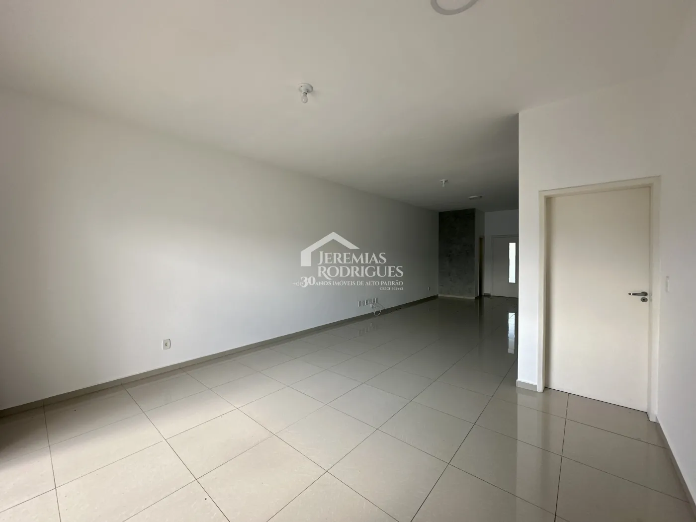 Casa para venda com 3 dormitórios no Condomínio Campos Do Conde I em Tremembé/SP