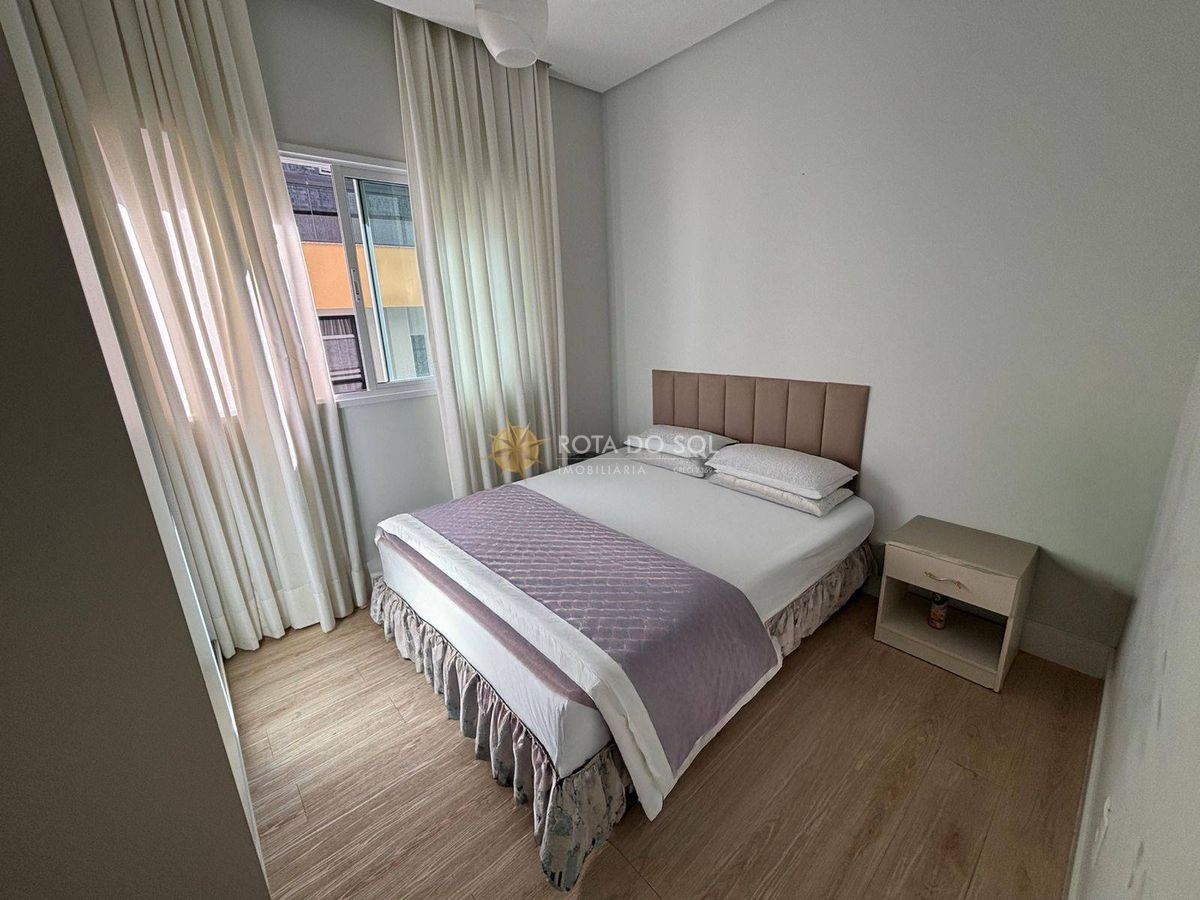 Residencial Salinas Apartamento Quadra Mar 4 Suítes em Meia Praia Itapema SC