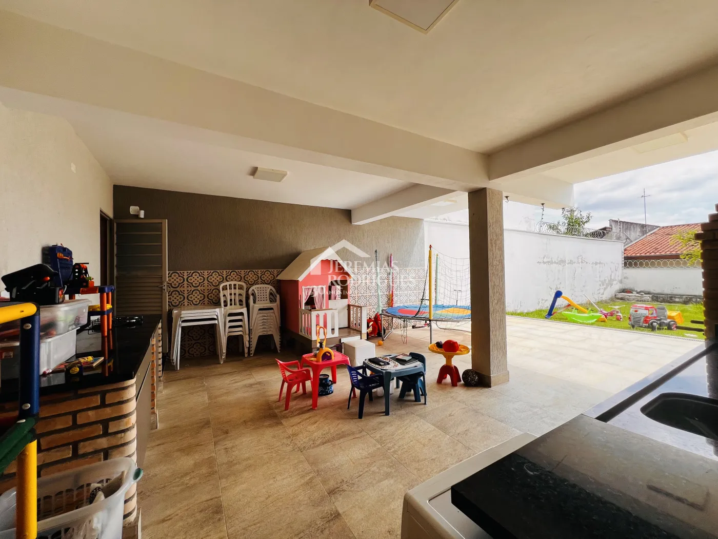 Casa com 3 dormitórios, 198 m² - Alto São Pedro - Taubaté/SP.
