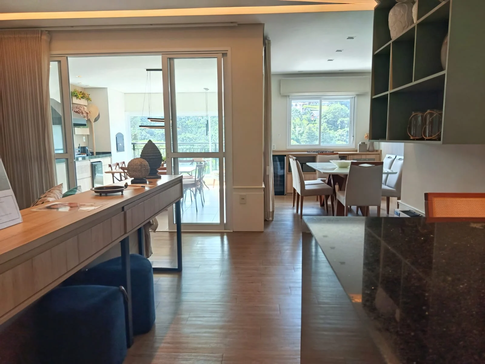 Apartamento à venda com 3 suítes no Edifício Le Premier em Campos do Jordão/SP. 