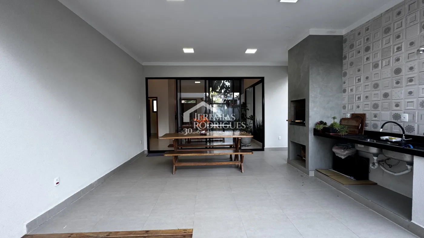 Casa à venda com3 suítes no Condomínio Reserva dos Lagos em Pindamonhangaba/SP.