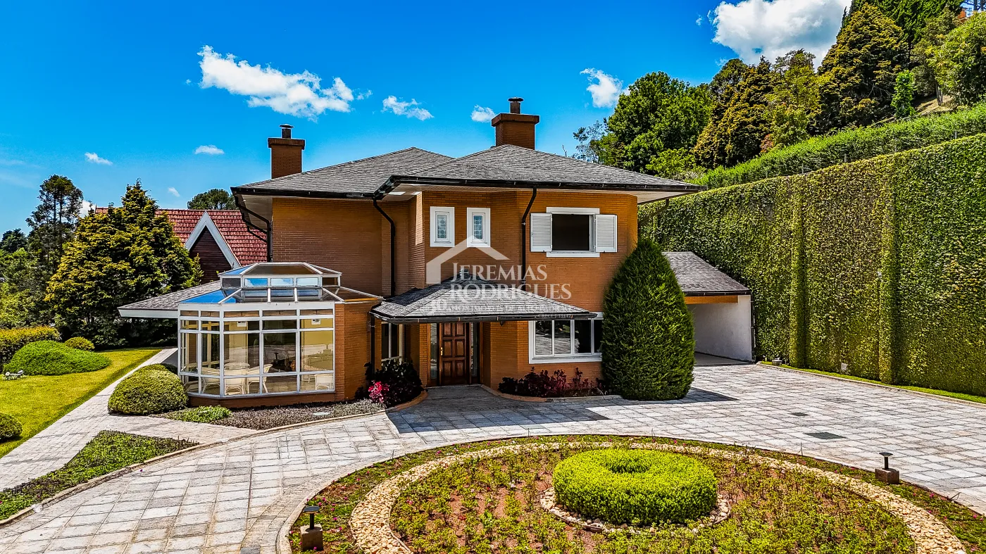 Casa com 4 suítes, 670 m² - Alto do Capivari - Campos do Jordão/SP.