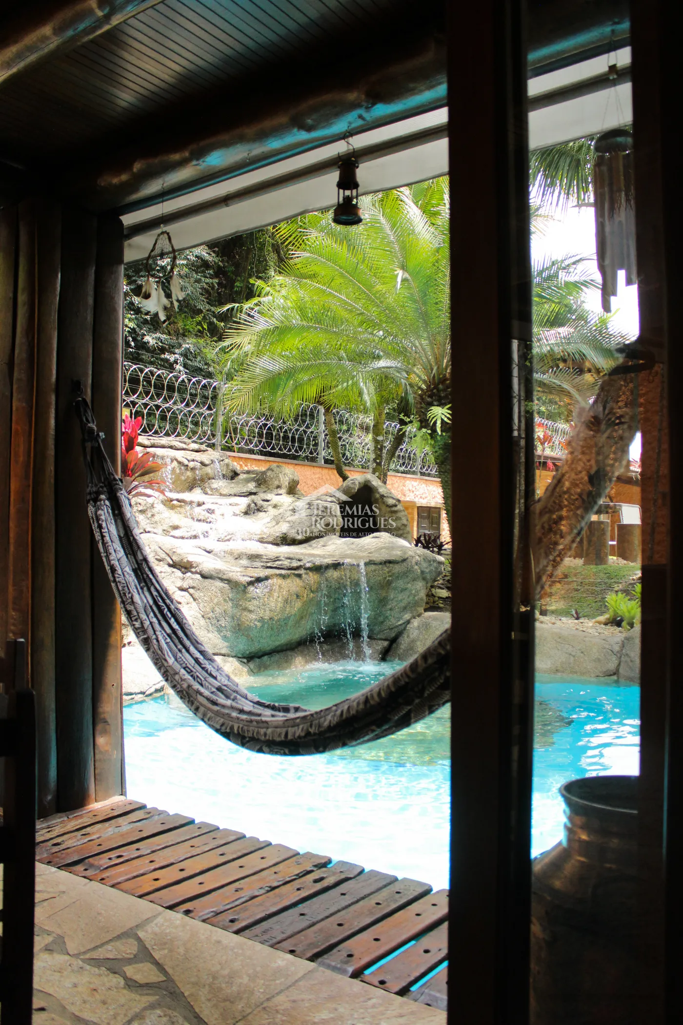 Casa para venda e locação com 5 dormitórios no Condomínio Taubaté Village em Taubaté/SP.