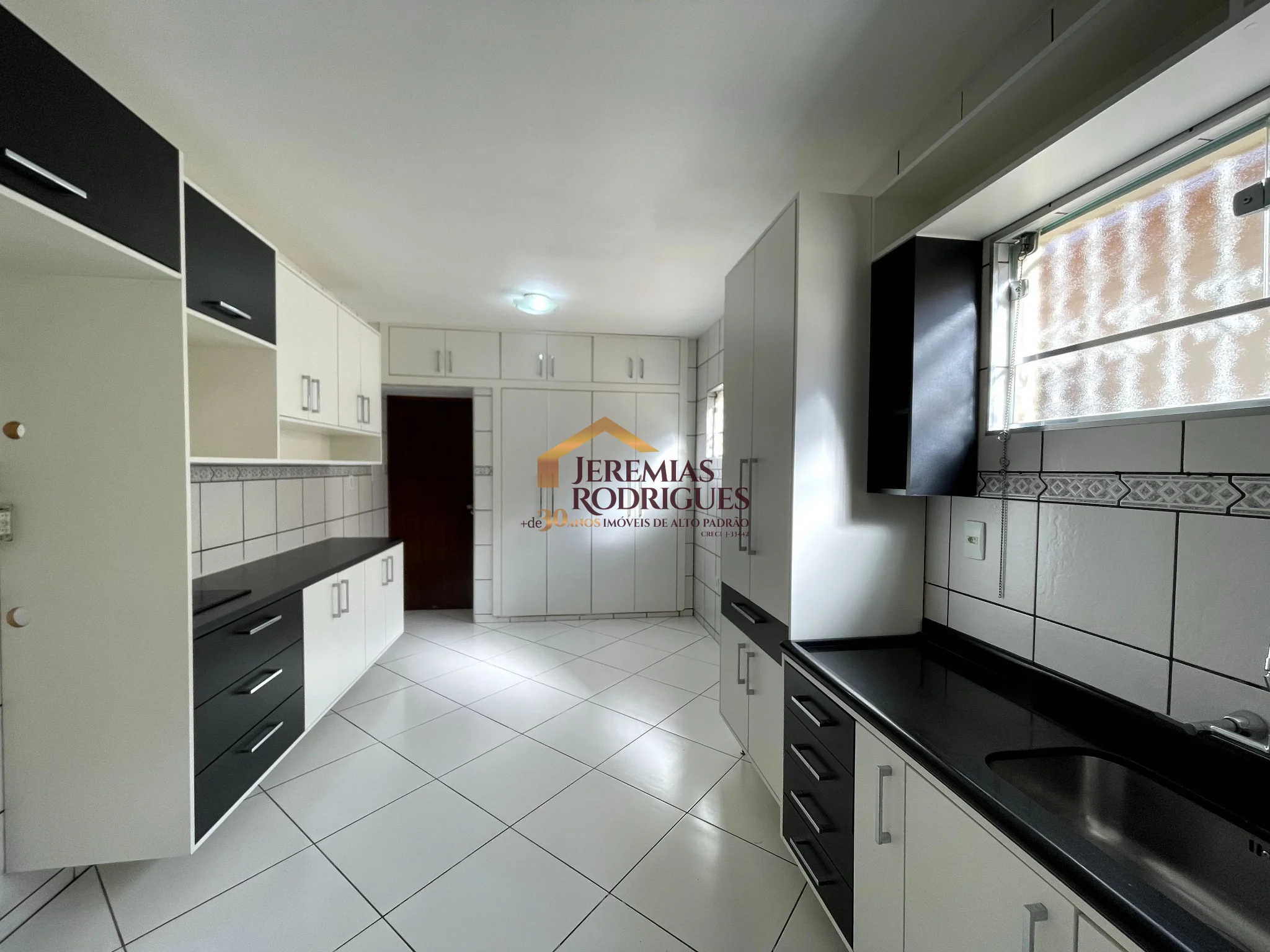 Casa para locação e venda no Centro em Taubaté/SP. — foto 5