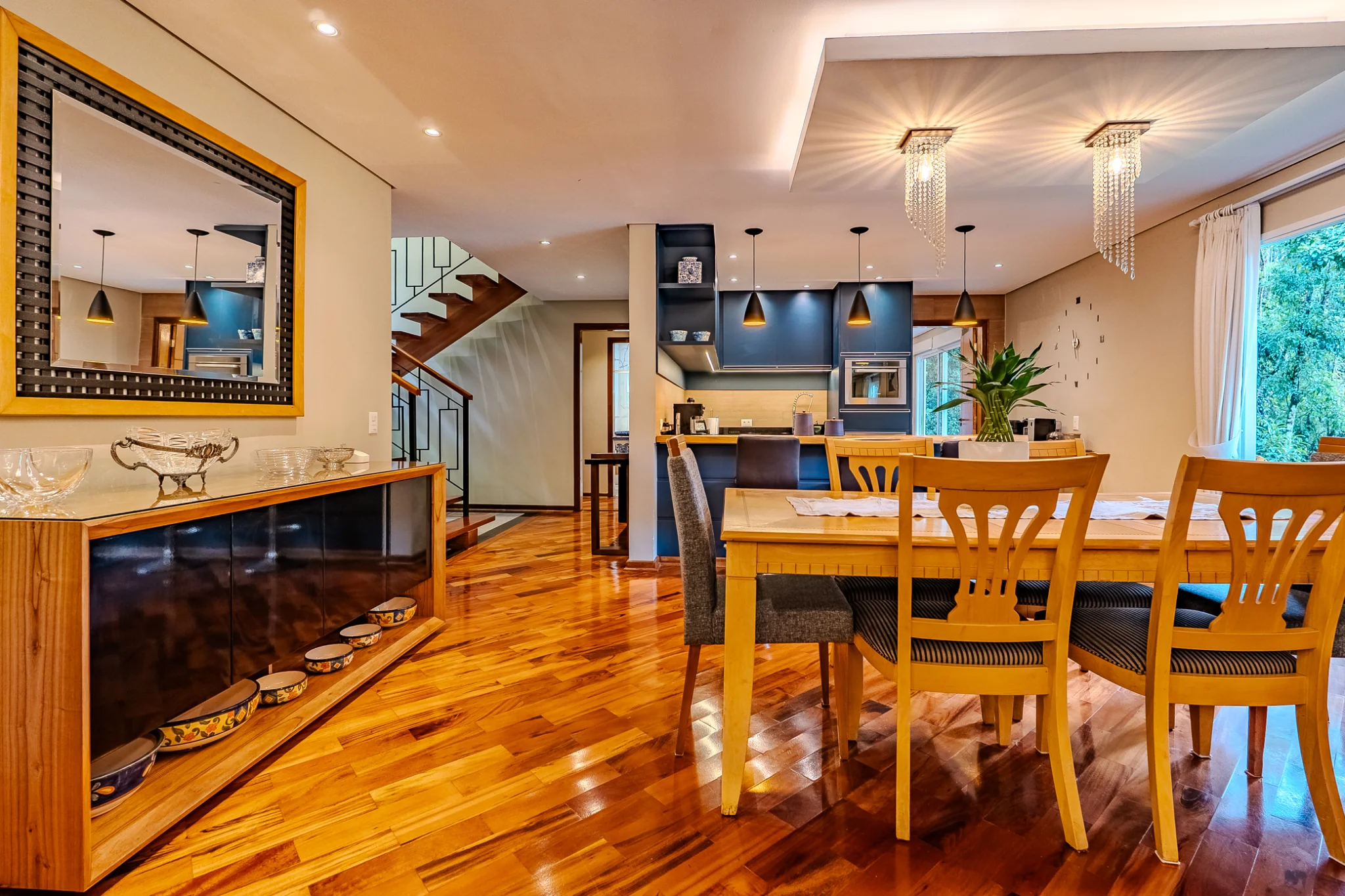 Casa à venda com 4 suítes no Parque Pedra do Baú em Campos do Jordão/SP. 