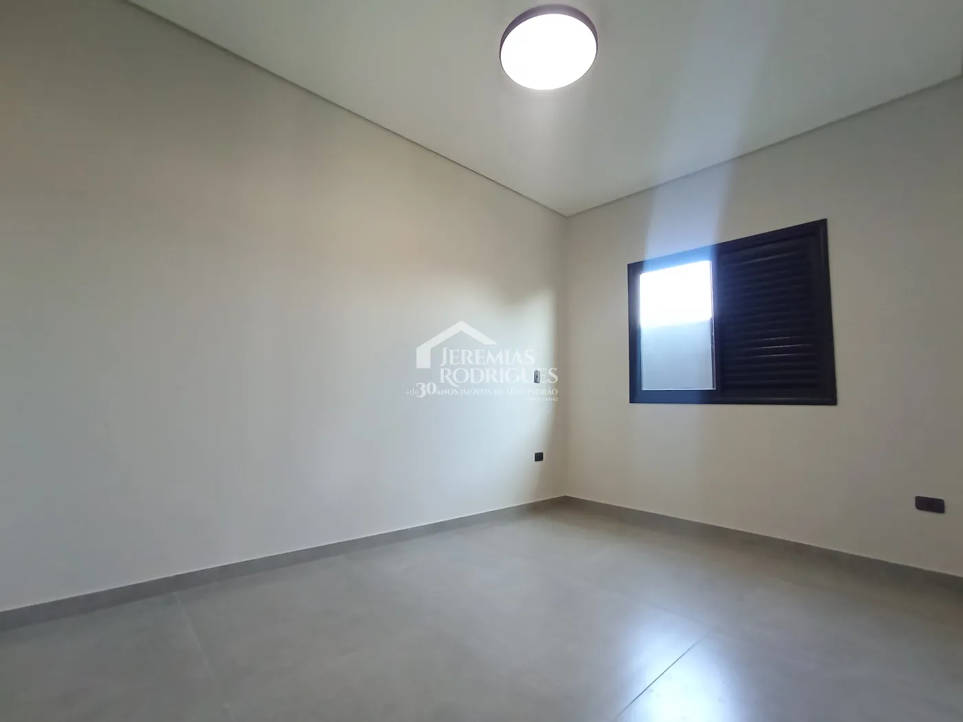 Casa à venda com 3 suítes no Condomínio Quinta das Palmeiras em Taubaté/SP.