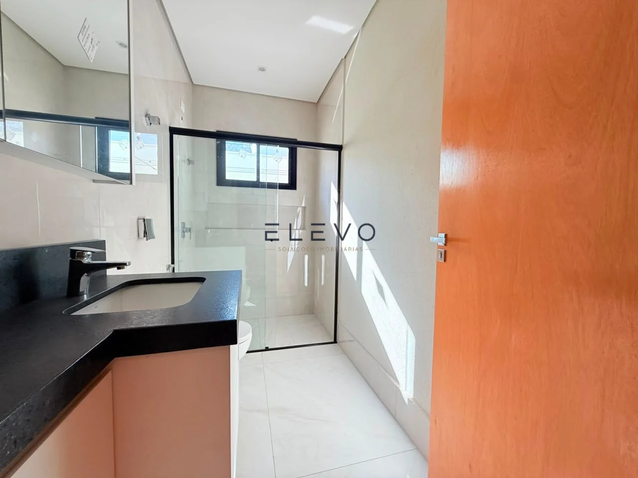 Casa Alto Padrão à Venda no Jardim Itália | 3 Suítes, Piscina Aquecida e Móveis Planejados