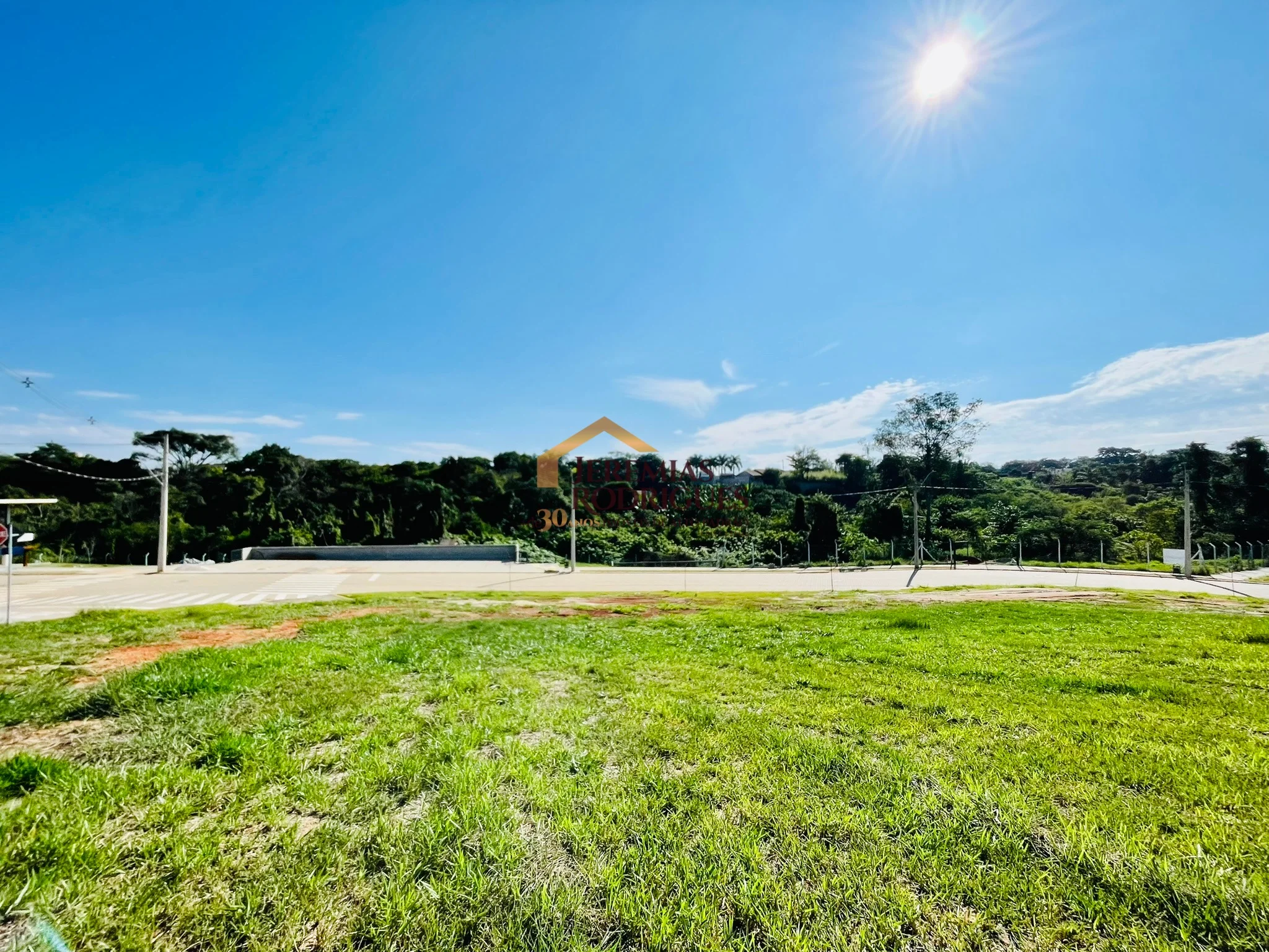 Terreno á venda no Condomínio Di Fiori em Taubaté/SP.