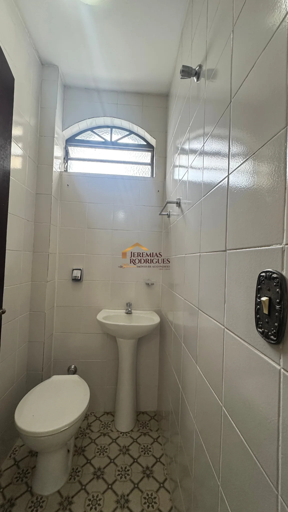 Casa para locação e venda no Bairro São Benedito em Pindamonhangaba/SP. — foto 6