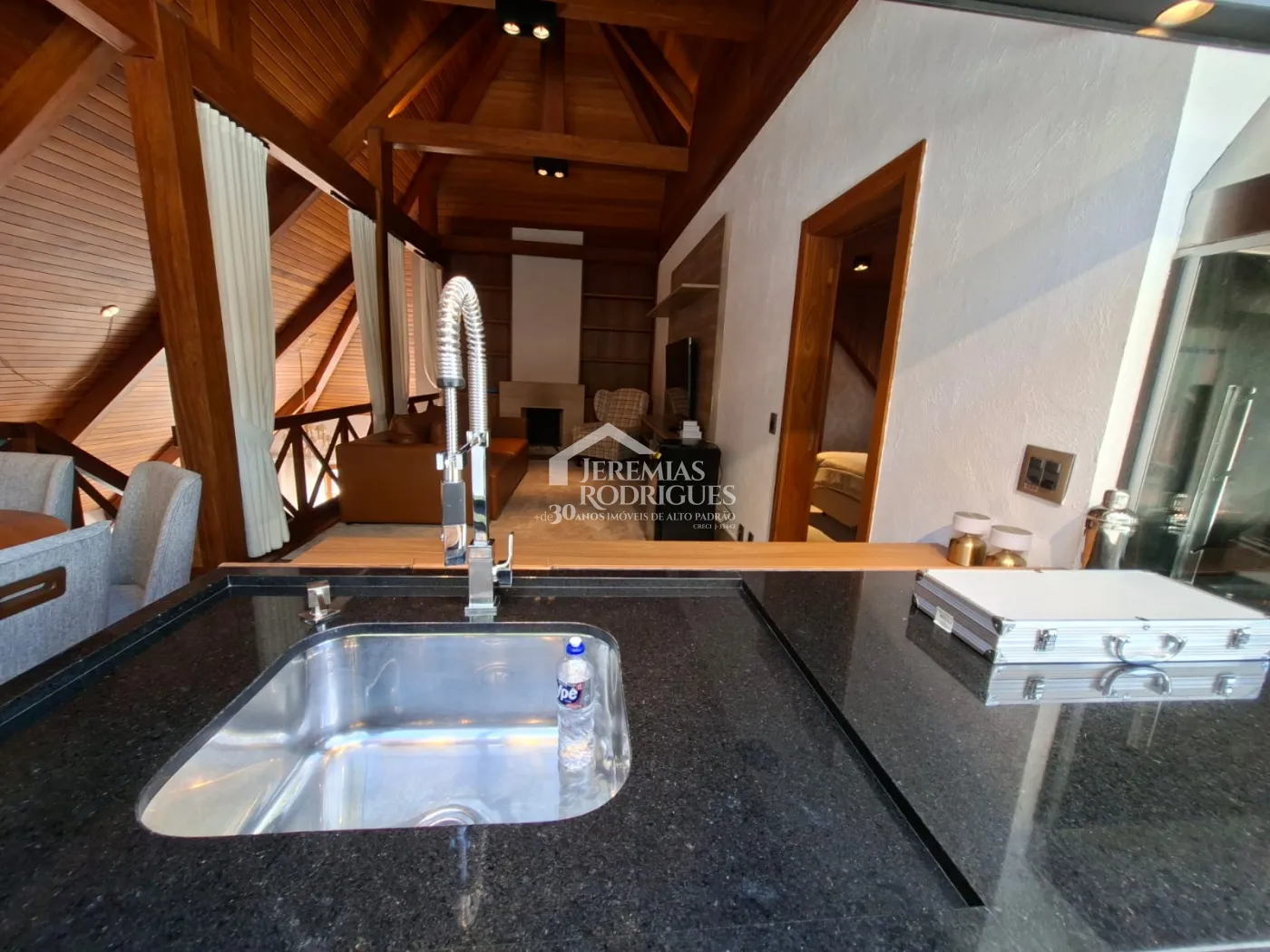 Apartamento à venda com 4 suítes, 171 m² no Edifício Cottage em Campos do Jordão/SP