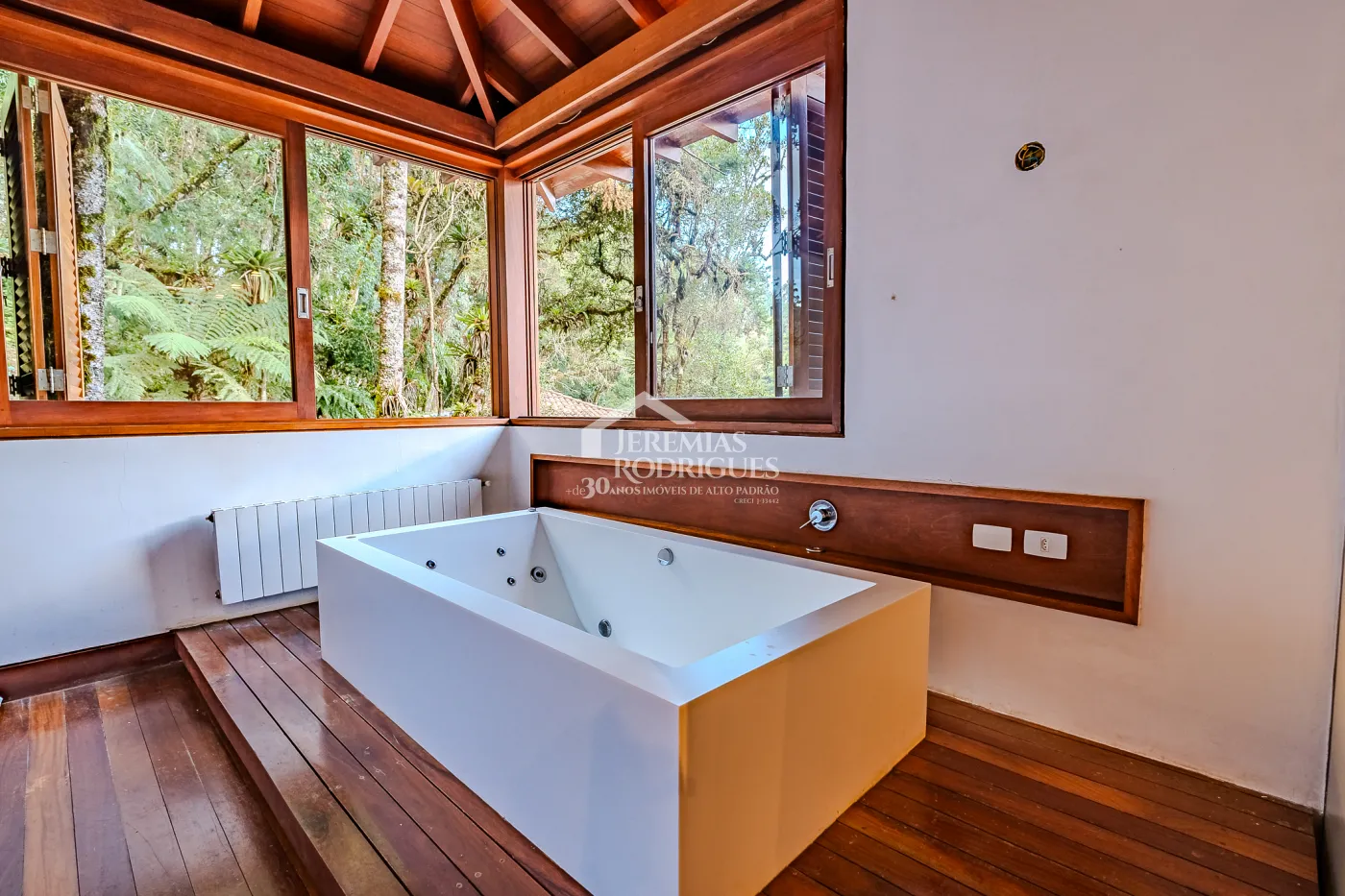 Casa para venda com 5 suítes no Condomínio Villandry em Campos do Jordão/SP