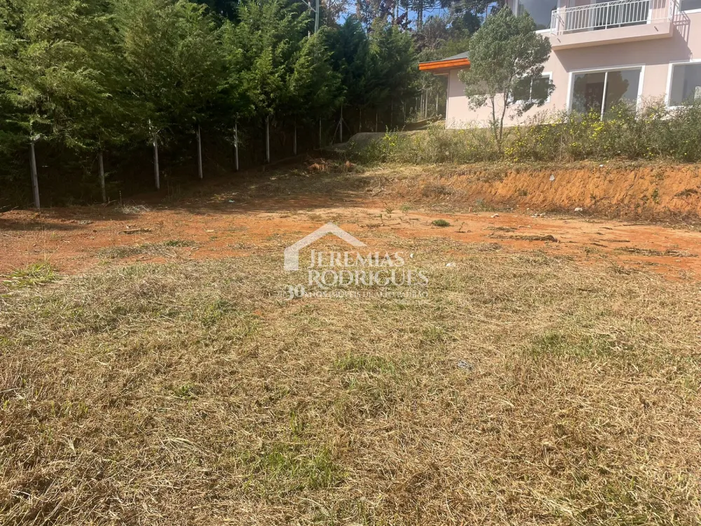 Terreno com 1.300 m² - Condomínio Villagio Baronesa - Campos do Jordão/SP.