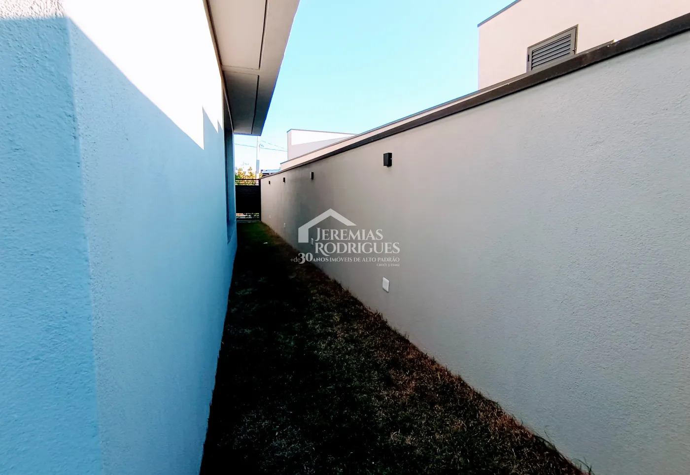 Casa assobradada à venda com 4 dormitórios no Condomínio Cyrella Landscape emTaubaté/SP.