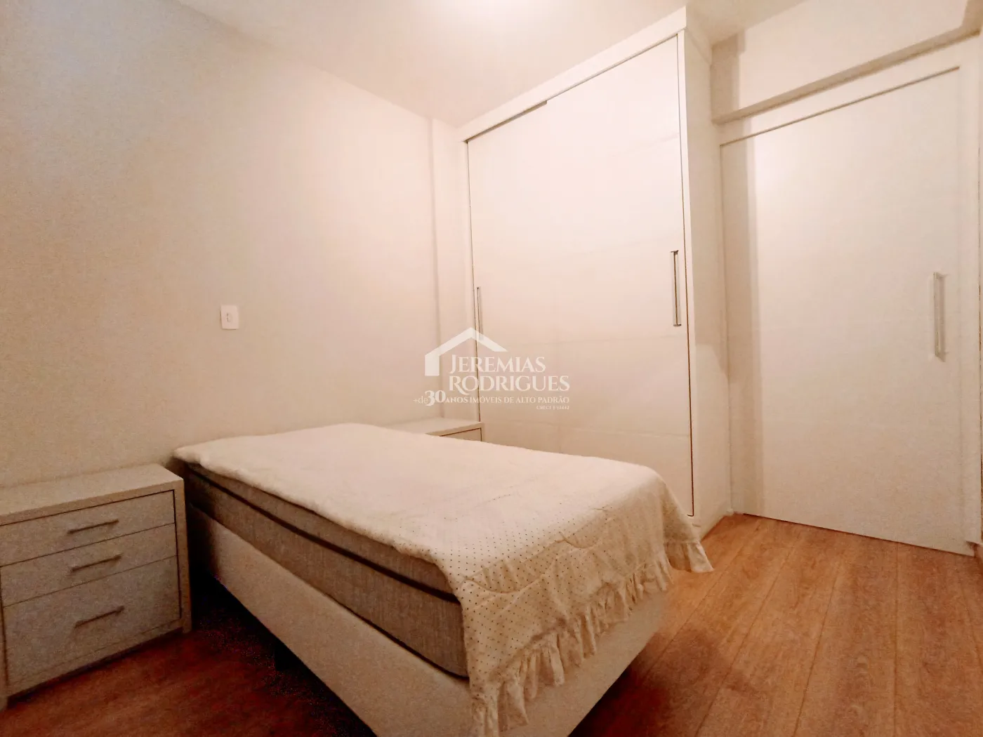 Apartamento duplex à venda com 3 dormitórios no Edifício Residencial Jabuticabeiras em Taubaté/SP