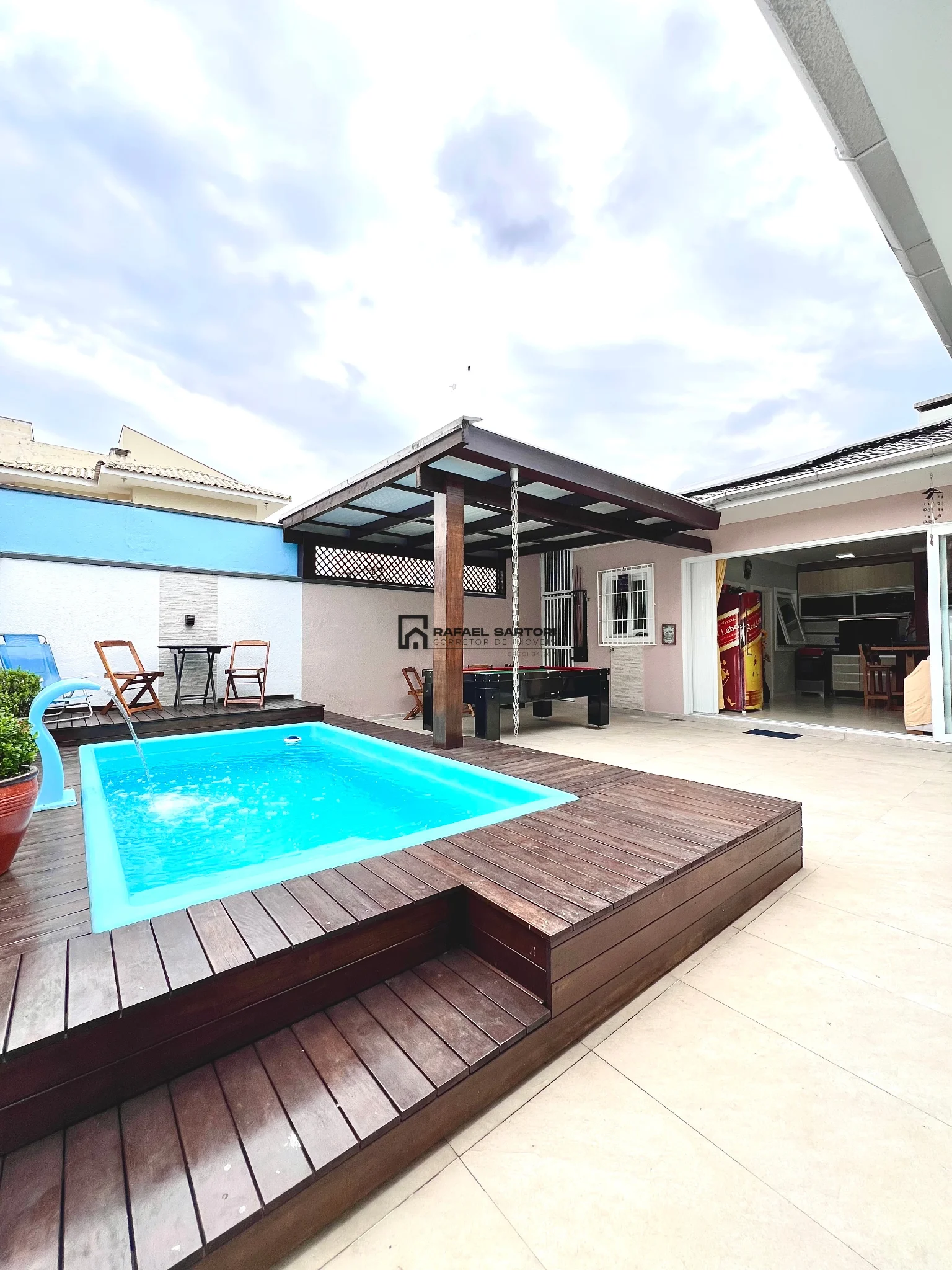 CASA COM 04 QUARTOS NO BAIRRO JOAO PESSOA