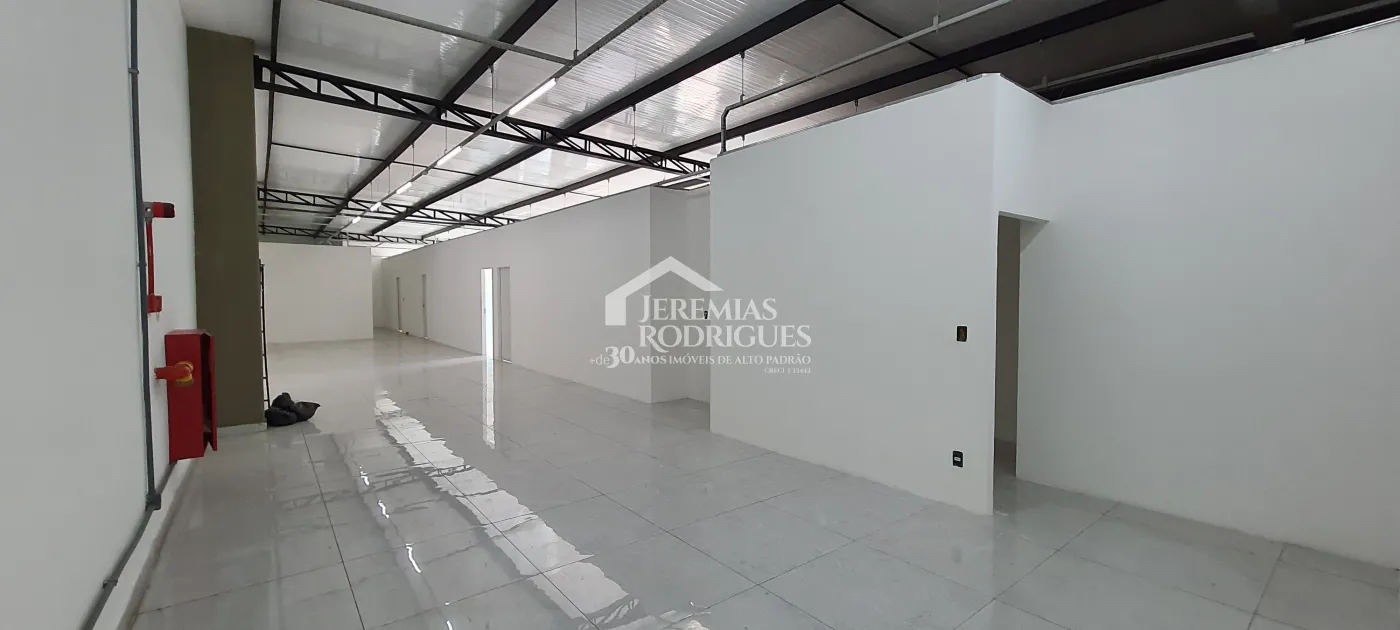 Galpão com 3.560 m² - Parque Empresarial Santa Rita - em Pindamonhangaba/SP.
