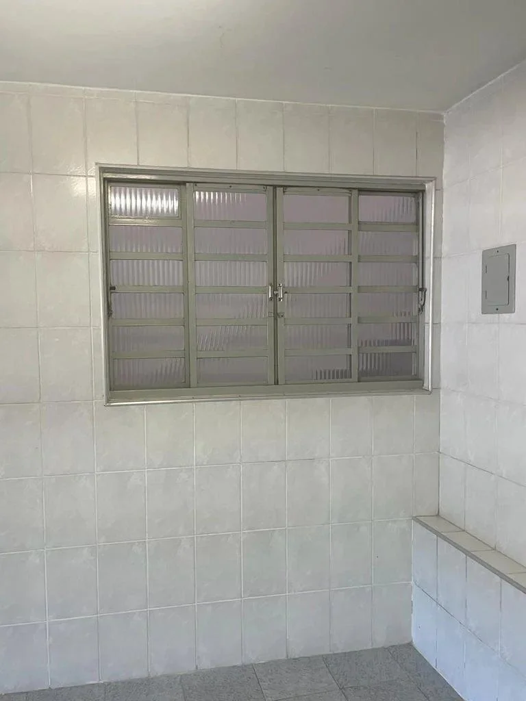 Casa GRANDE, 153m², Térrea com 03 quartos, 02 Vagas de Garagem Coberta, para locação no Jardim Ipê 4, São Bernardo do Campo - SP