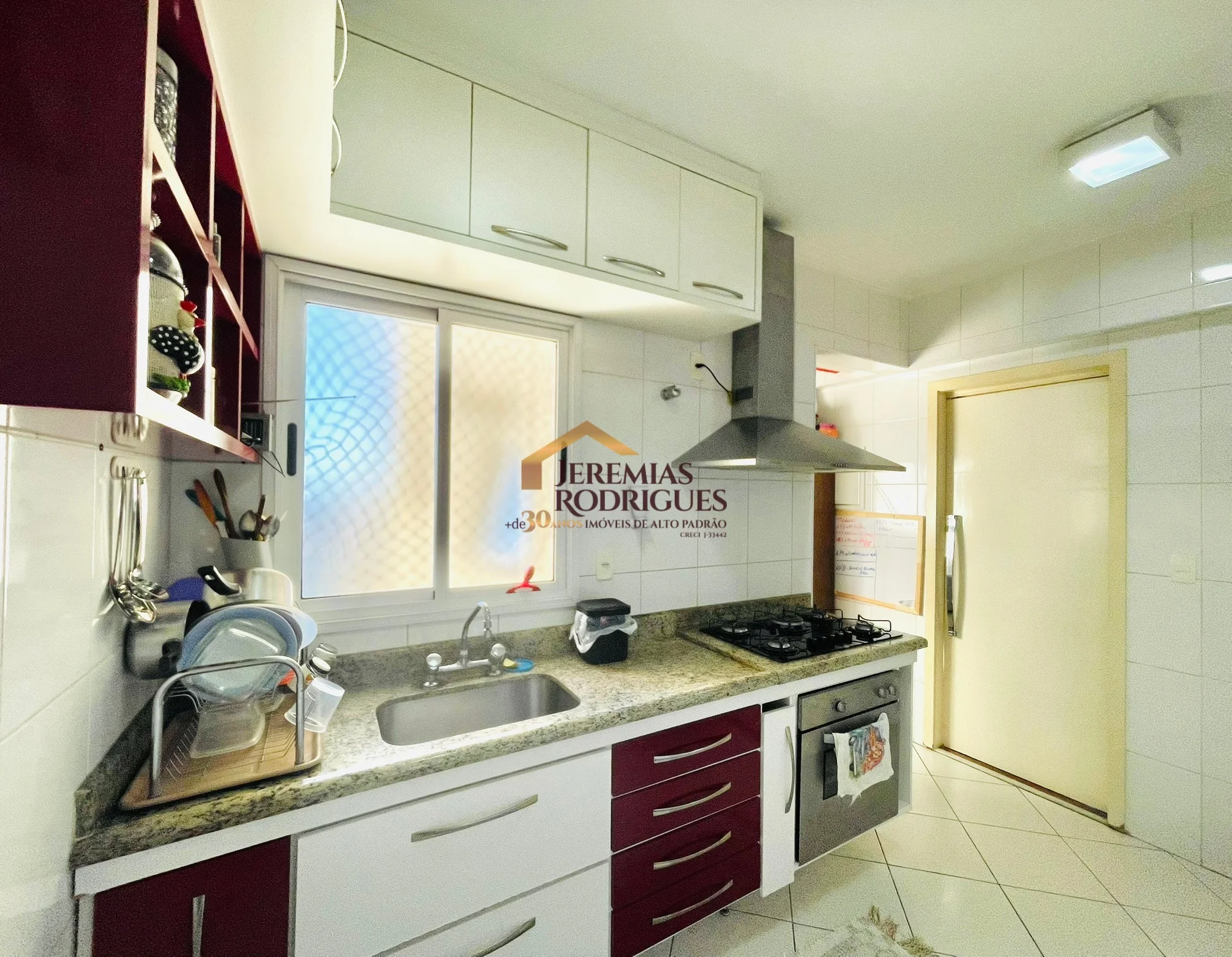 Apartamento à venda no Edifício Sauípe em Taubaté/SP.