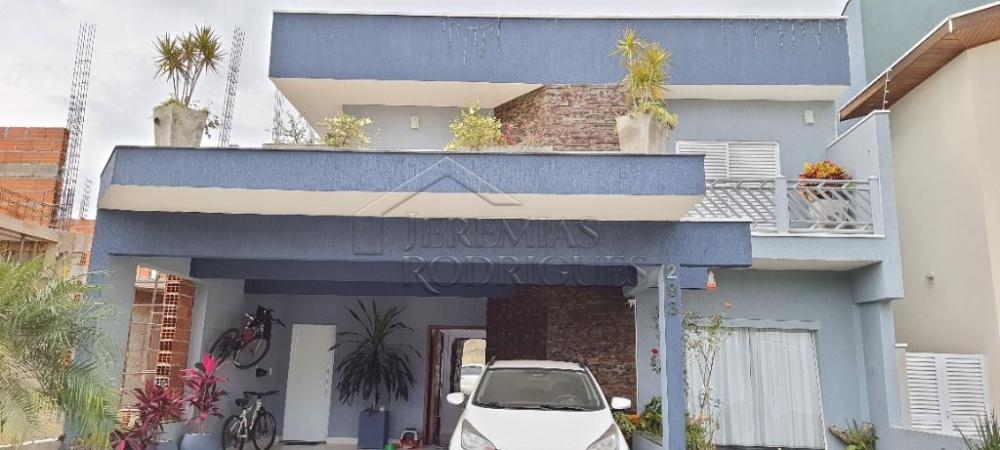 Casa à venda com 3 suítes no Condomínio Parque das Araucárias em Tremembé/SP.