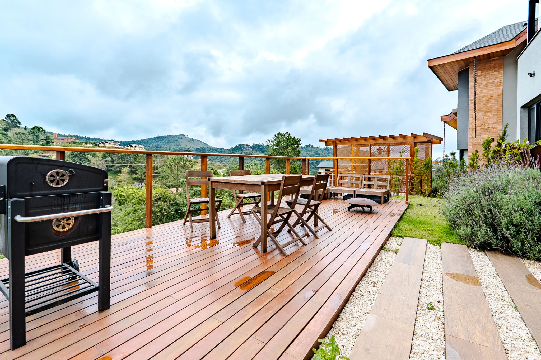 Casa à venda com 4 suítes no Condomínio Beverly Hills em Campos do Jordão/SP. 