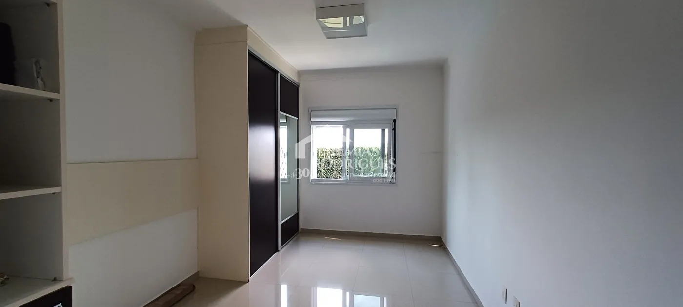 Casa disponível para venda e locação no Condomínio Colonial Village I em Pindamonhangaba/SP