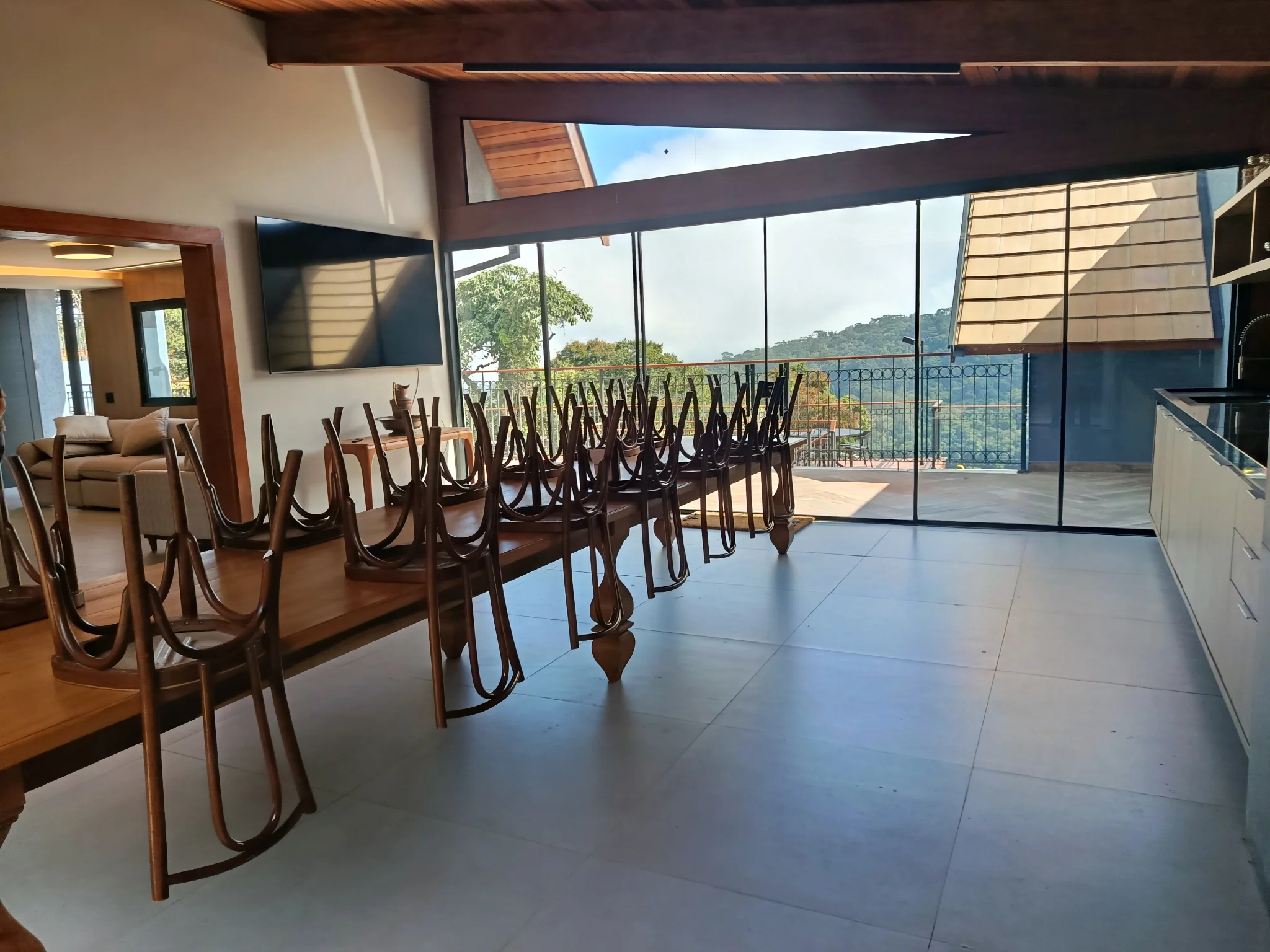 Casa com 8 suítes á venda no Condomínio Allemansratt em Campos do Jordão /SP.