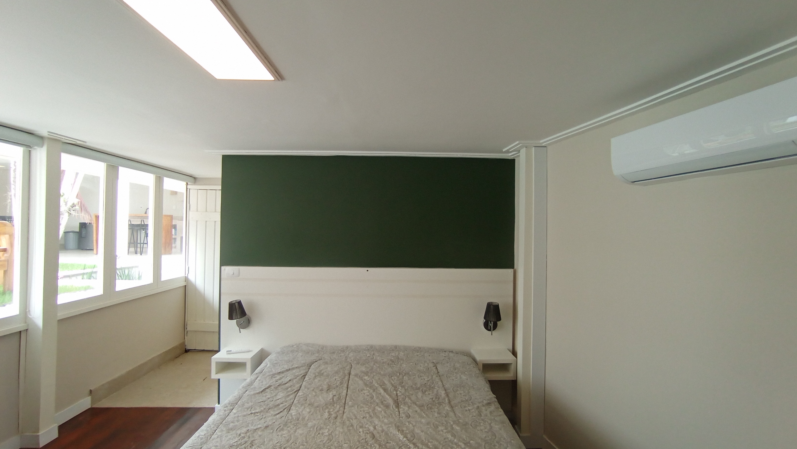 Casa à venda com 3 dormitórios no Condomínio Portal do Sol em Tremembé/SP.