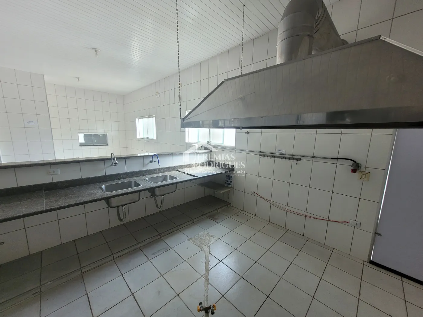 Cozinha industrial com 360 m² - Residencial Ouro Verde - Pindamonhangaba/SP.