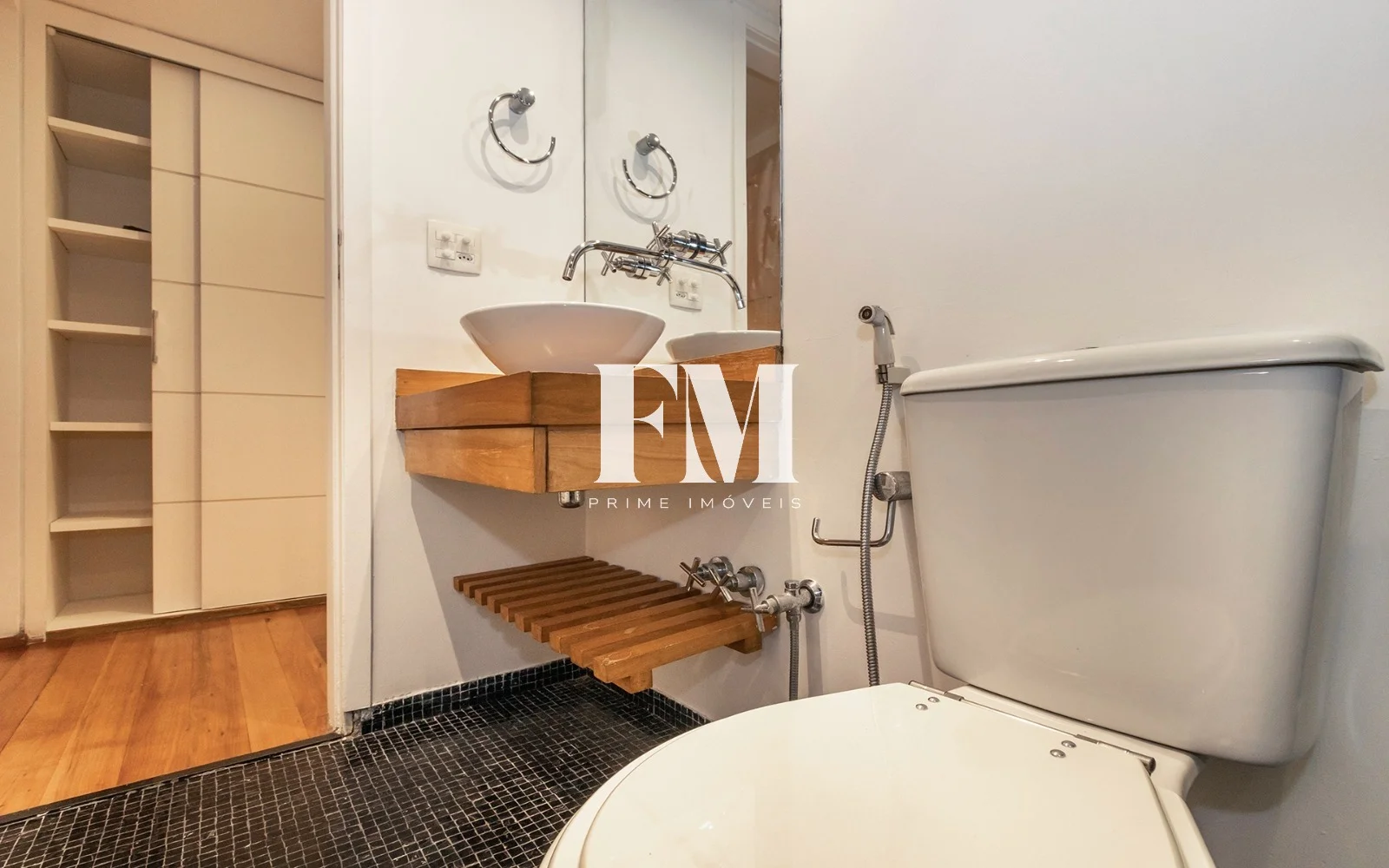 Leblon | Rua Aperana | 2 Quartos (1 Suíte) | 79m² com Varanda e Vaga a Poucos Metros da Praia - foto 29