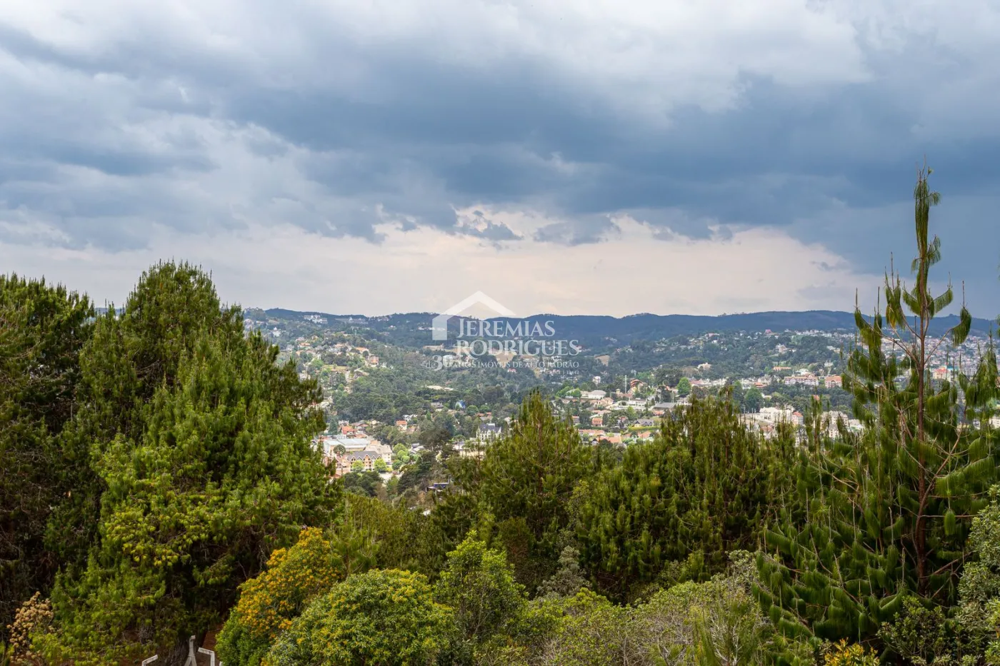 Casa para venda com 5 dormitórios no Residencial Estrelas da Mantiqueira em Campos do Jordão/SP
