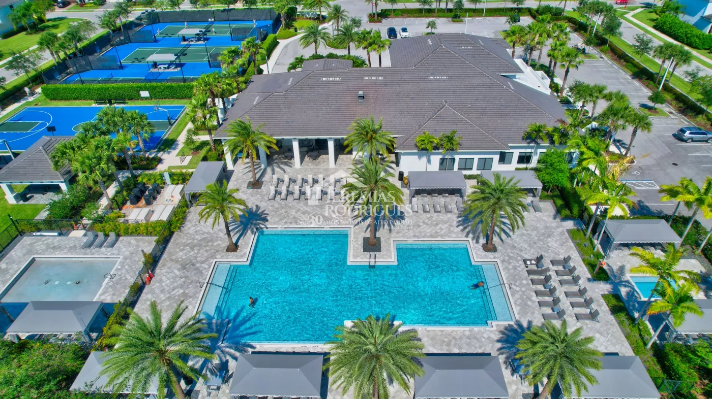 Casa com 4 dormitórios - Condomínio Dakota - Miami/ Flórida