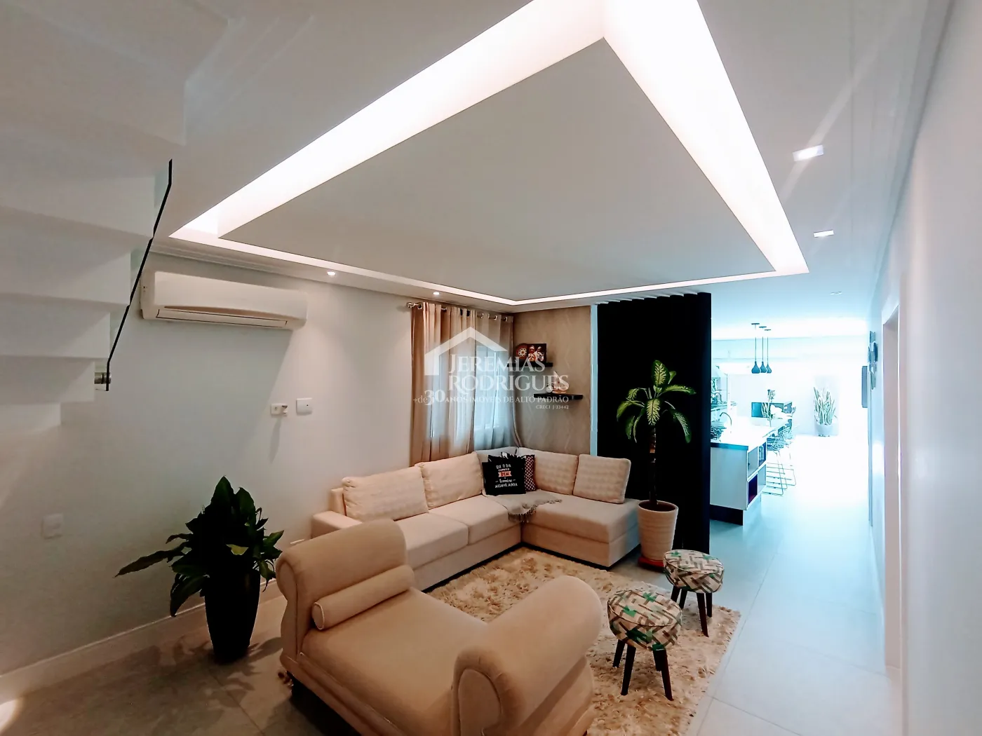 Casa à venda com 4 suítes no Condomínio Altos da Serra VI em São José dos Campos/SP