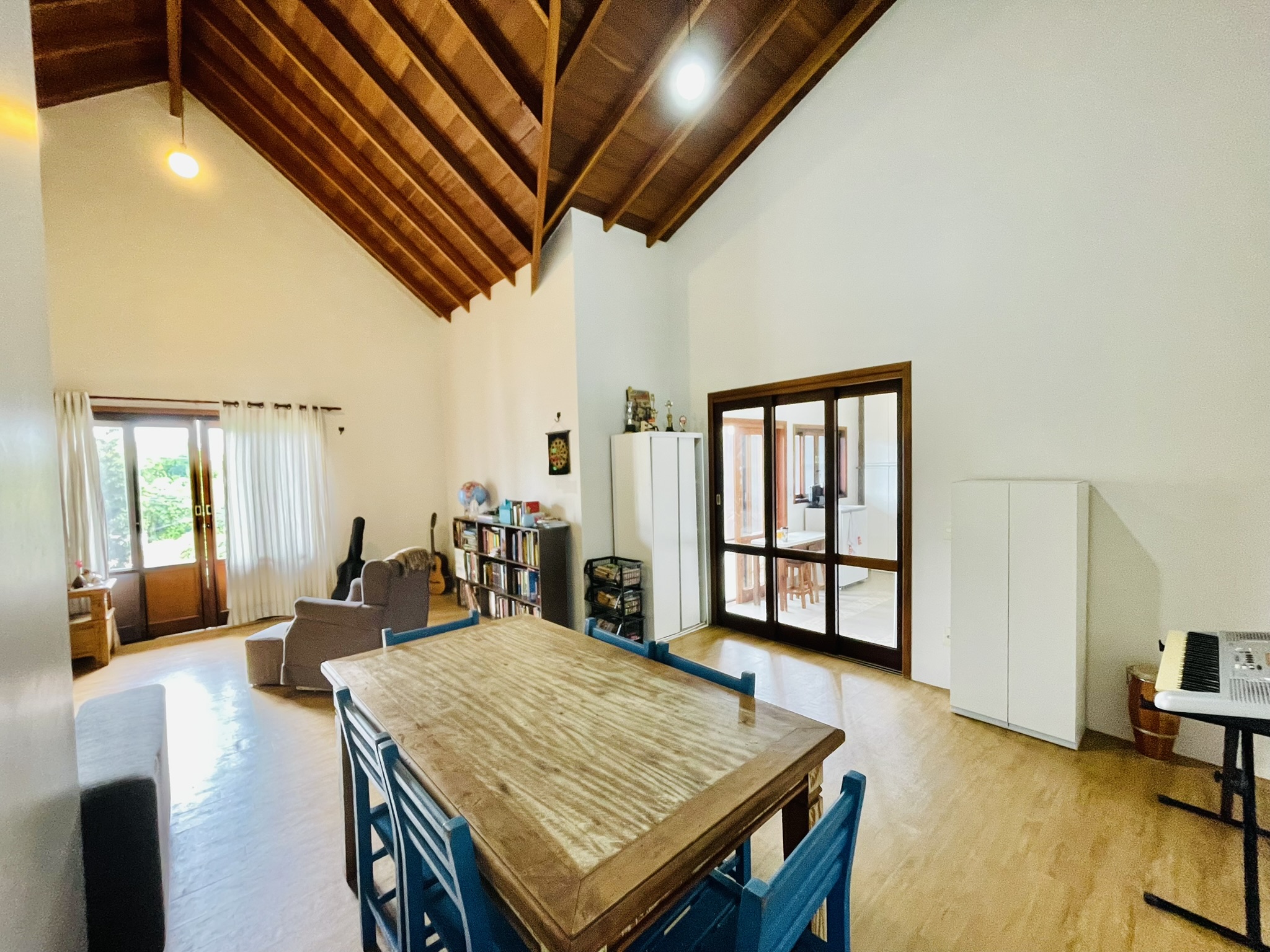 Casa para venda e locação com 4 dormitórios no Condomínio Parque dos Pássaros em Tremembé/SP.  