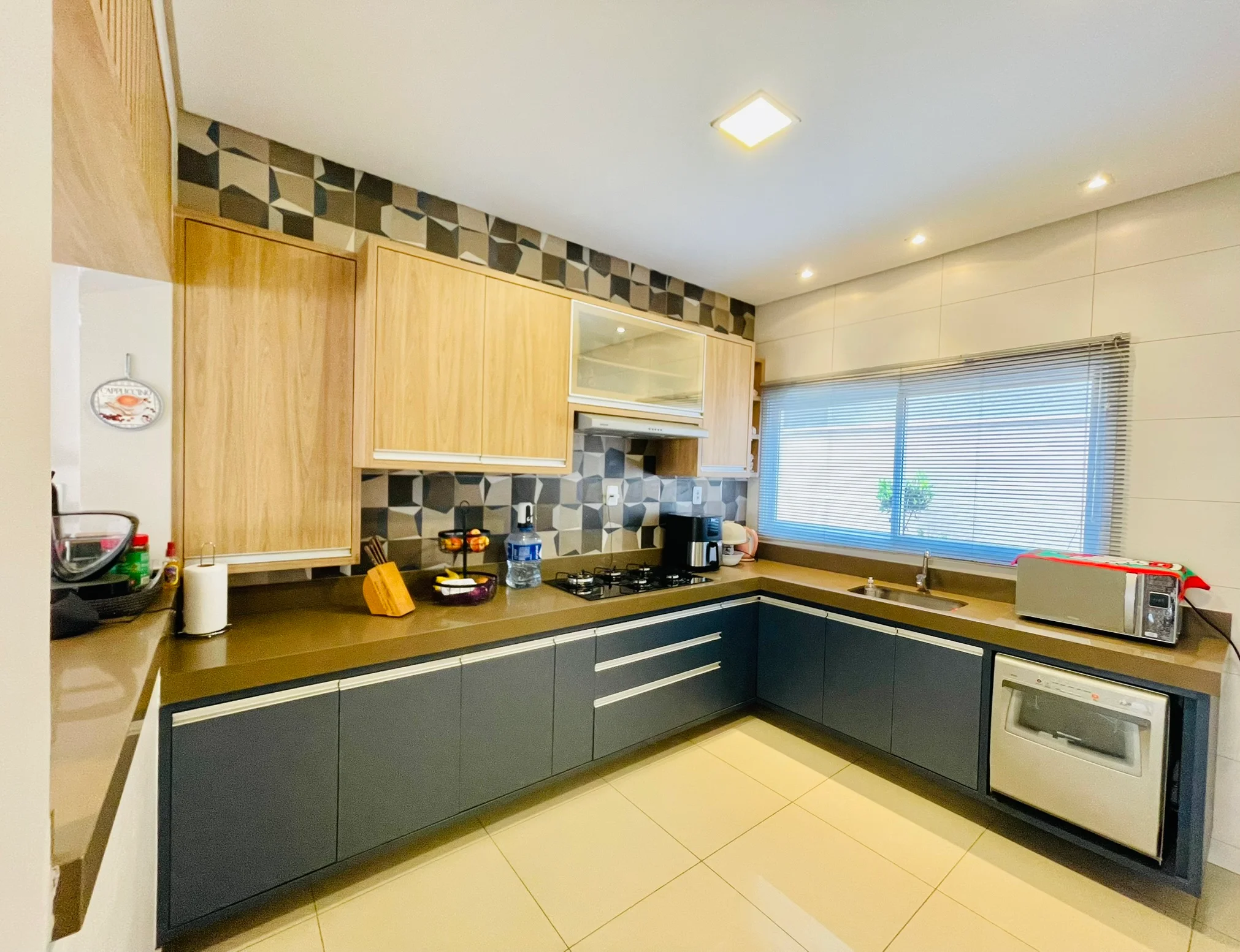 Casa à venda com 3 dormitórios no Condomínio Parque das Araucárias em Tremembé/SP. 