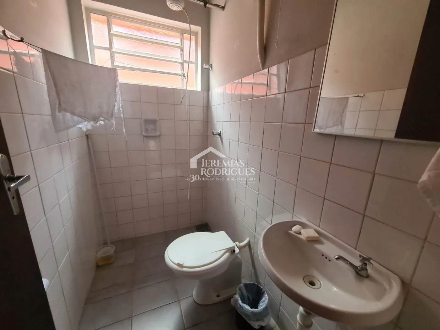 Casa à venda com 4 suítes no bairro Descansópolis em Campos do Jordão/SP.