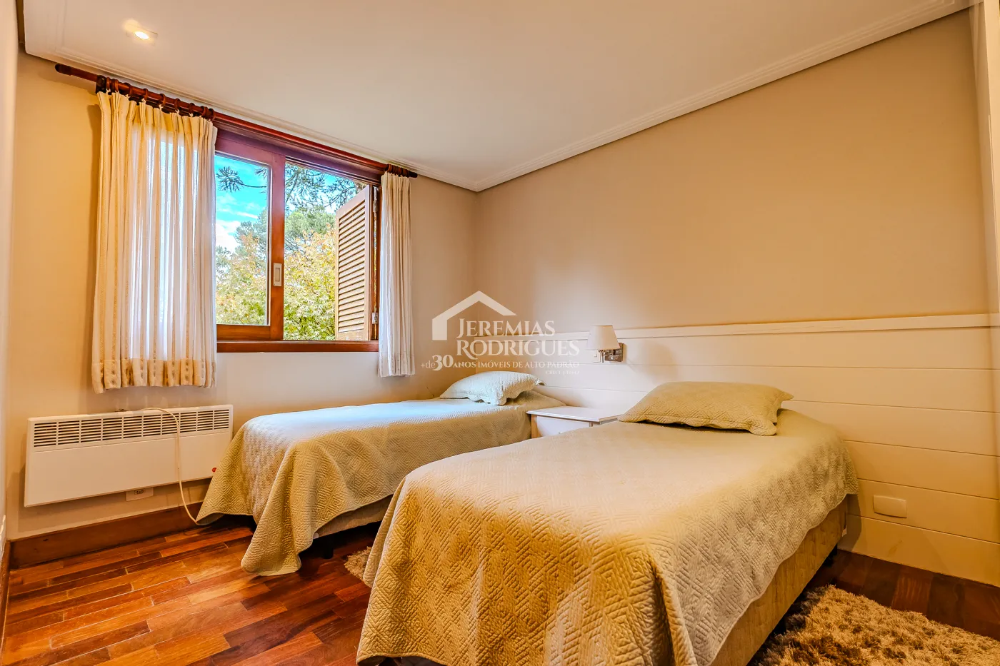 Casa para venda com 5 suítes no Condomínio Villandry em Campos do Jordão/SP