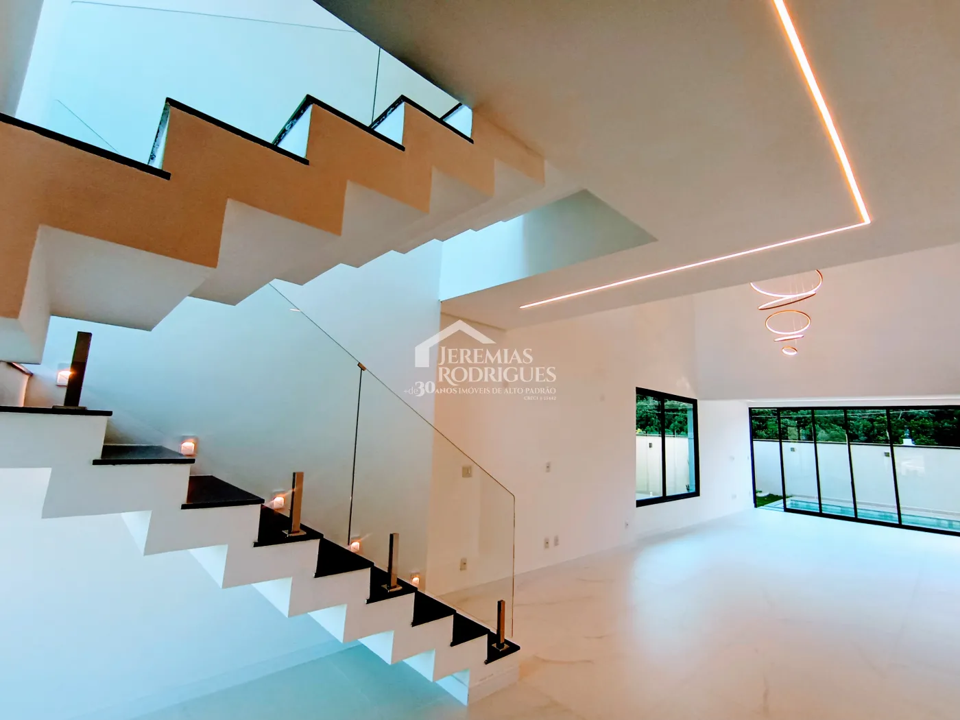 Casa assobradada à venda com 4 dormitórios no Condomínio Cyrella Landscape emTaubaté/SP.