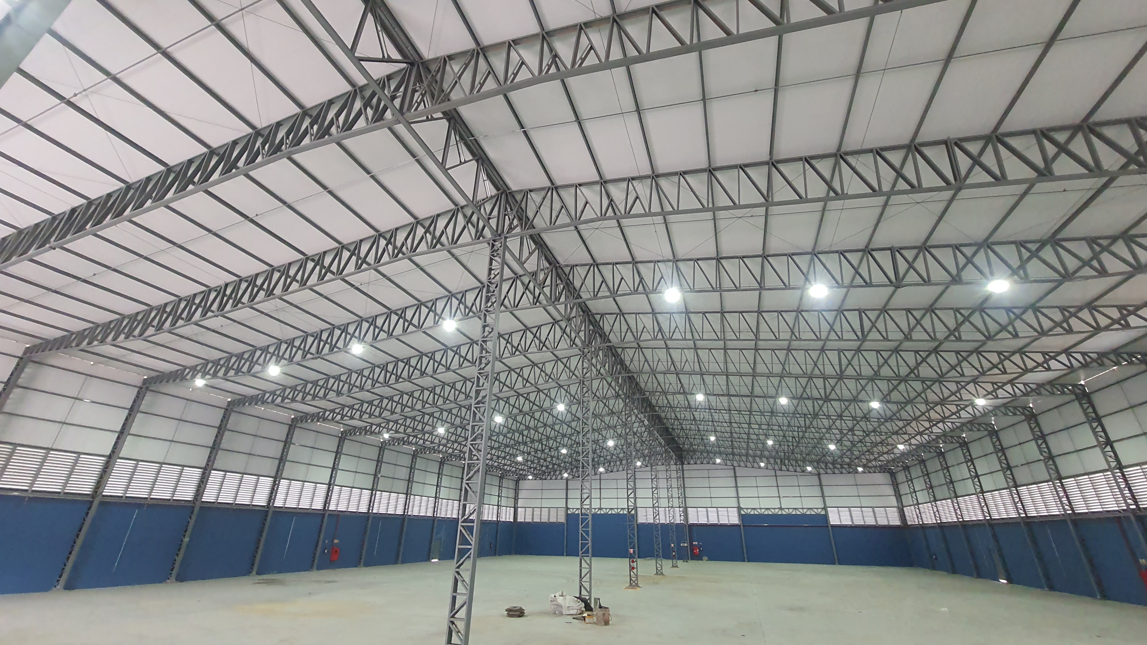 Galpão para locação com 3.900 m² no bairro Santa Luzia, na rodovia pres. Dutra em Caçapava/SP.  