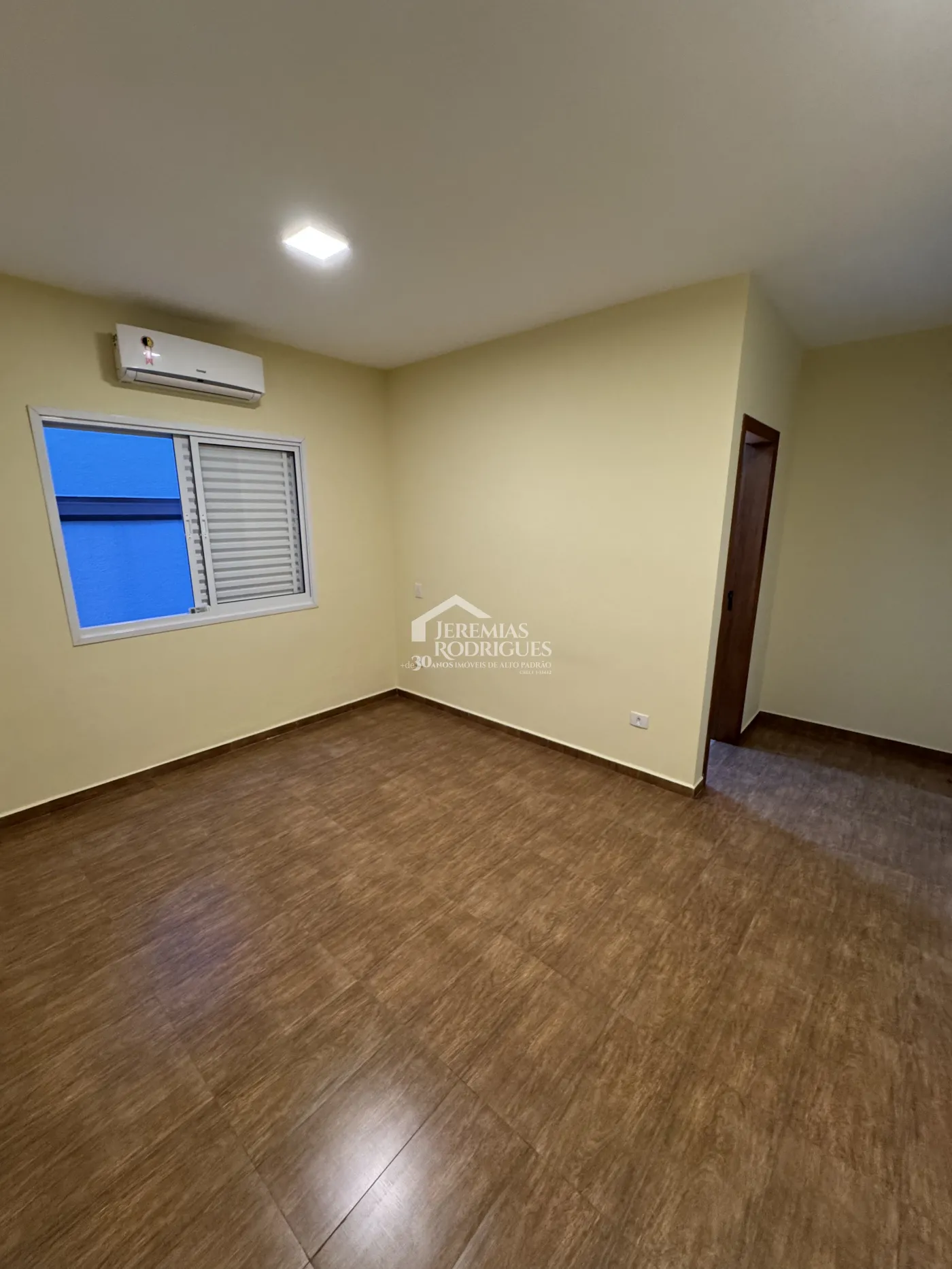 Casa para venda com 3 dormitórios no Condomínio Campos do Conde II Chamboard em Tremembé/SP