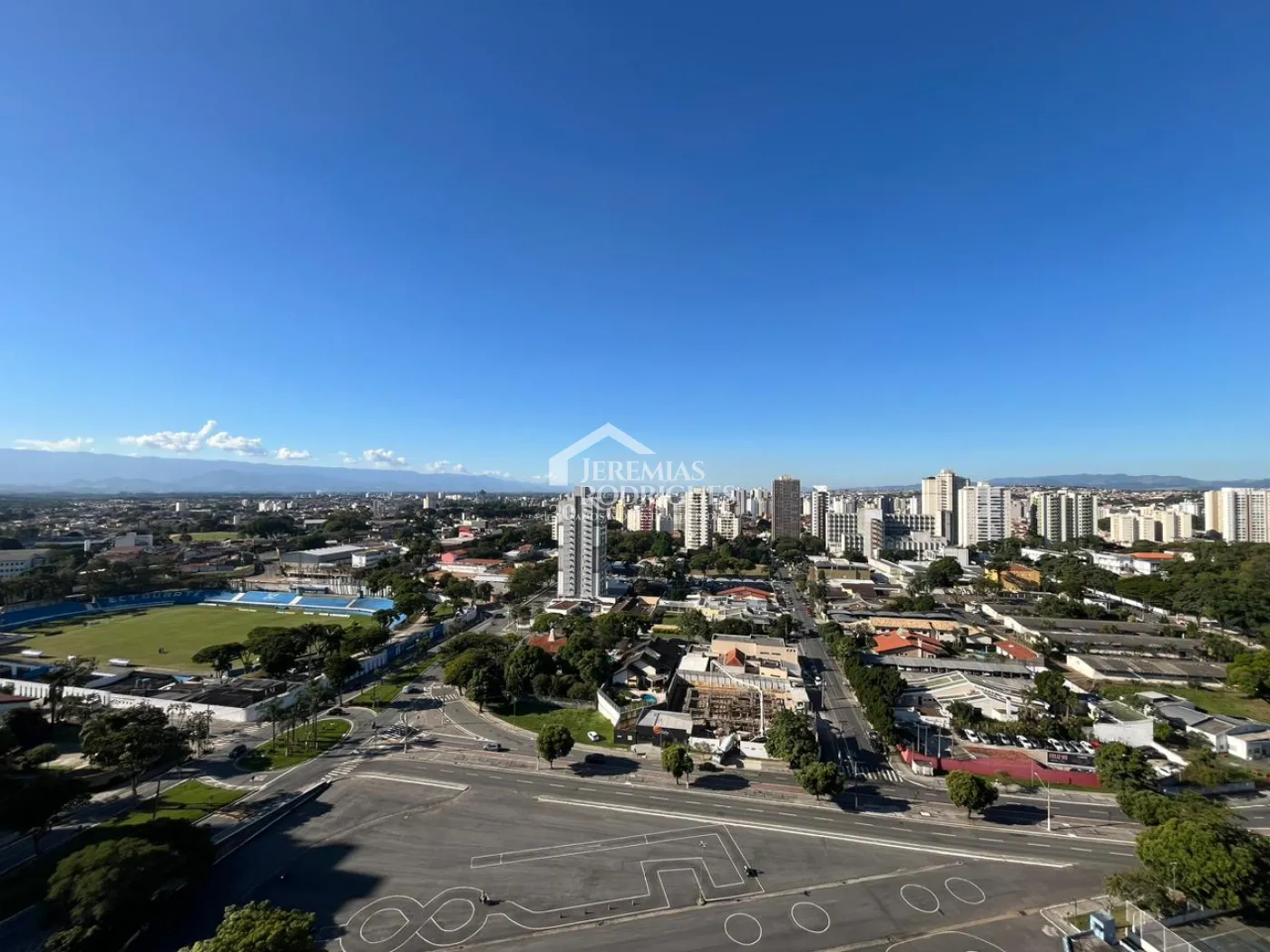 Apartamento à venda com 3 suítes, 211 m² no Edifício Europa em Taubaté/SP