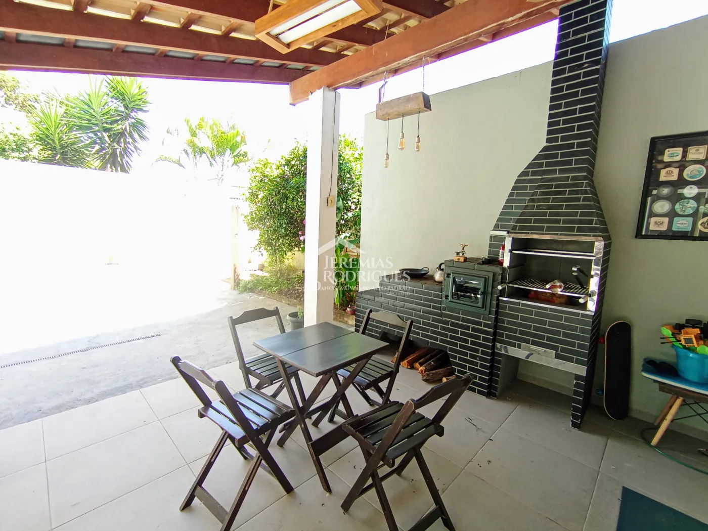 Casa à venda com 3 suítes no Condomínio Reserva dos Lagos em Pindamonhangaba/SP.