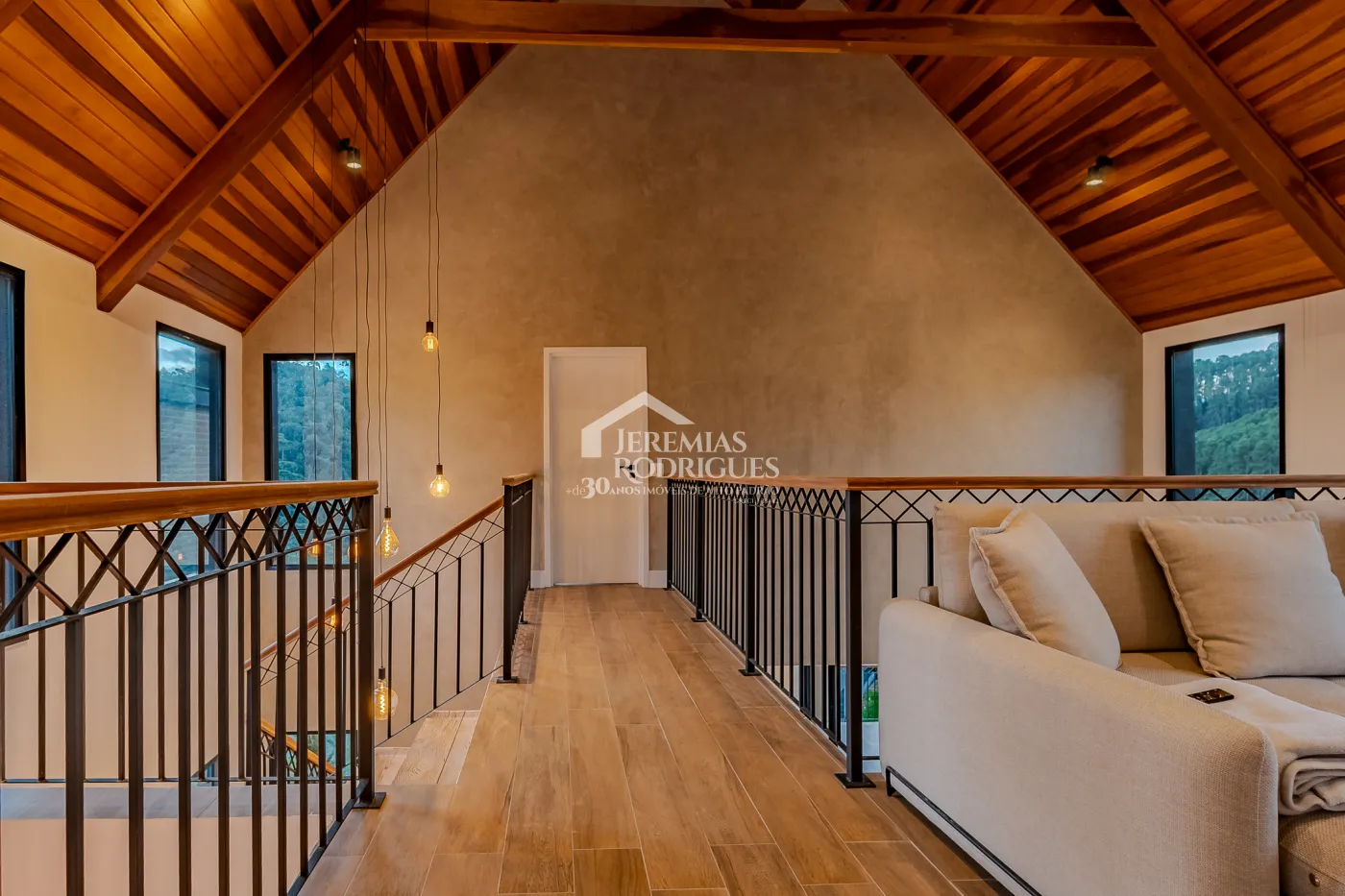 Casa à no Condomínio Recanto do Sol em Campos do Jordão/SP