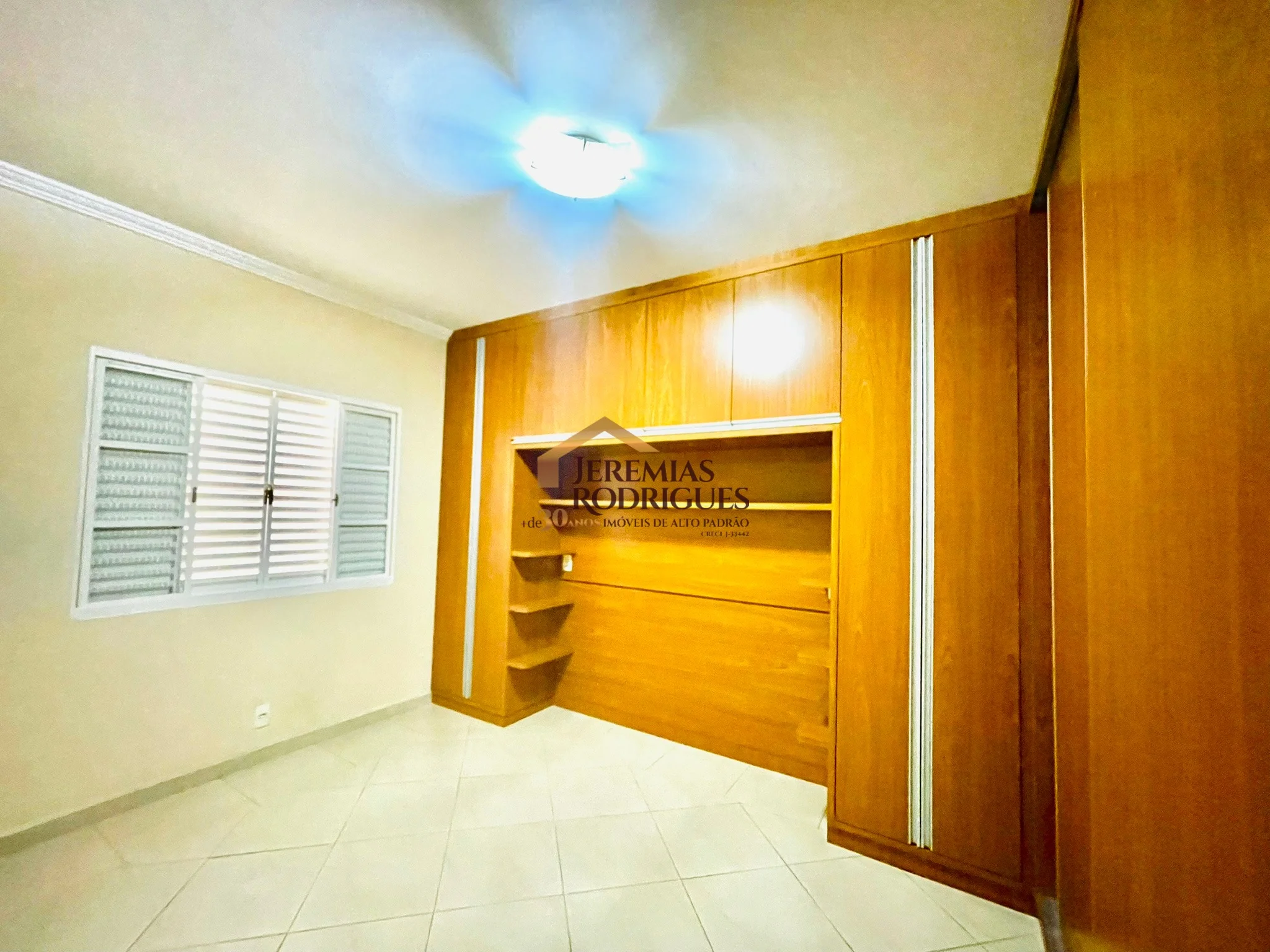 Casa para locação e venda no Centro em Taubaté/SP. — foto 12