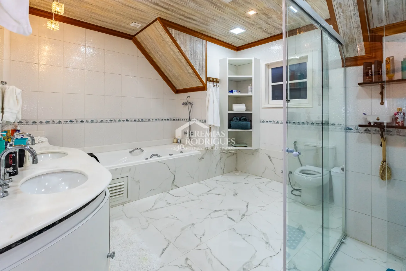 Casa com 5 suítes, 950 m² - Alto do Capivari - Campos do Jordão/SP