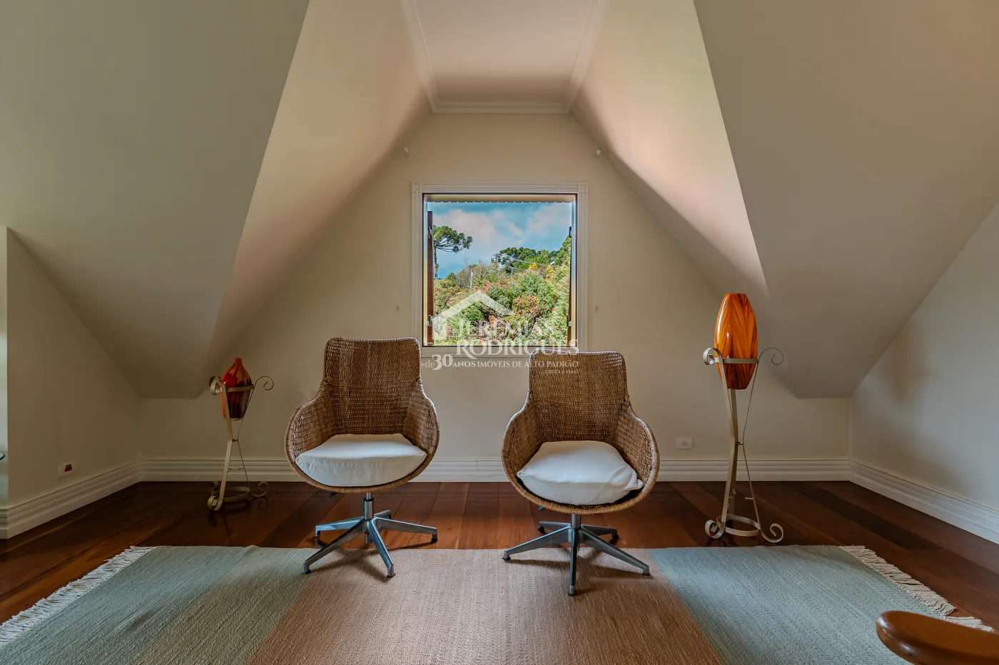 Casa para venda e locação com 5 suítes no Jardim Véu da Noiva em Campos do Jordão/SP