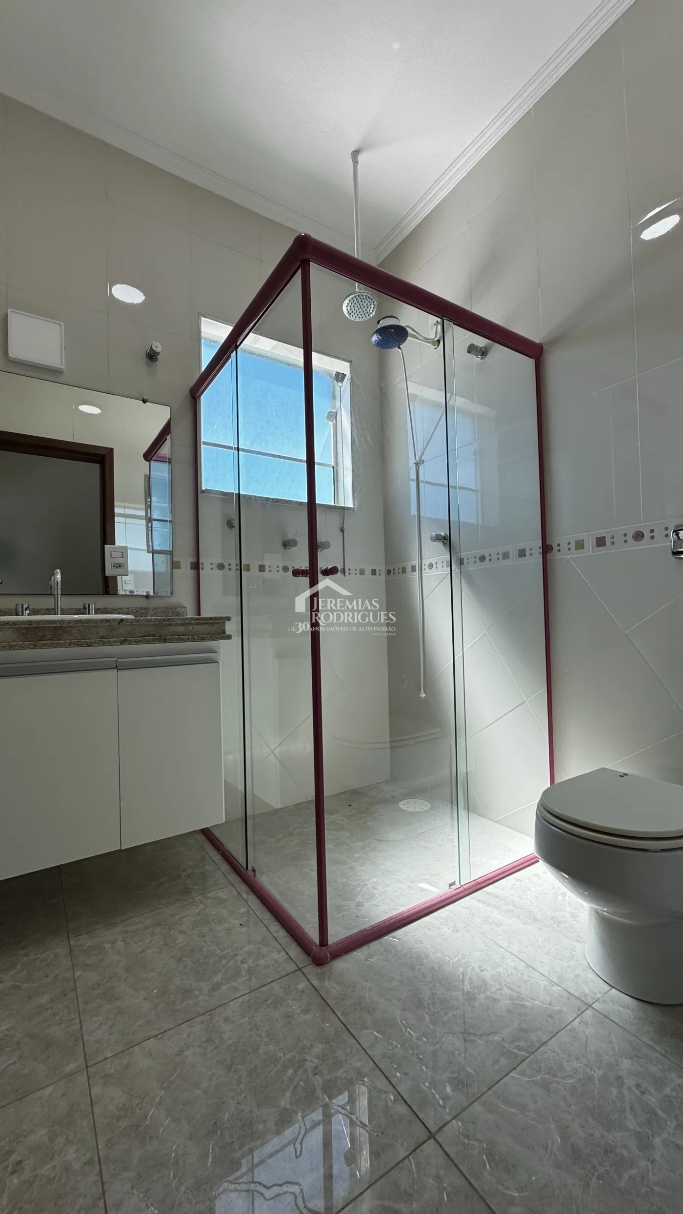 Casa para venda com 4 suítes no Condomínio Real Ville em Pindamonhangaba/SP