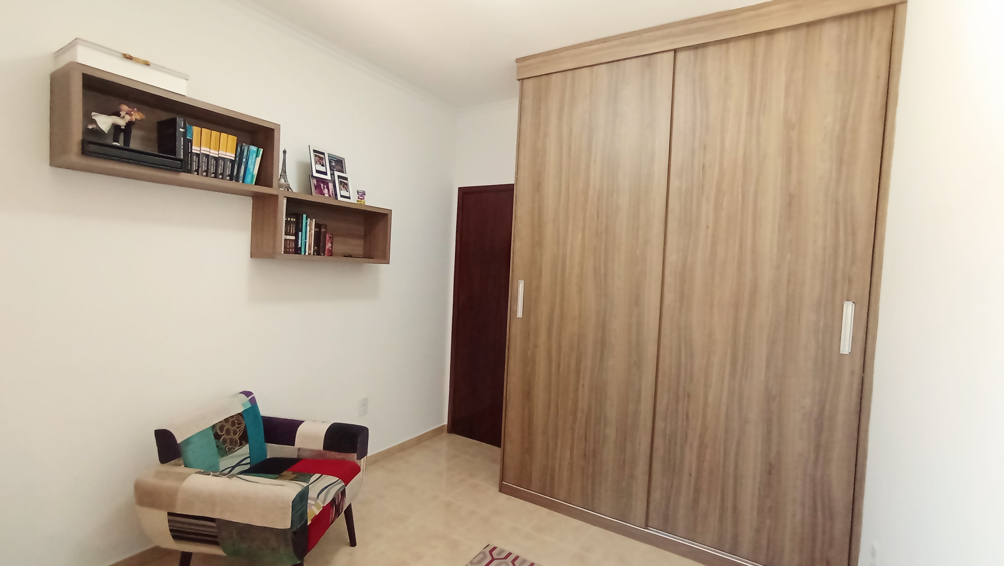 Casa à venda com 3 dormitórios no bairro Jardim do Sol em Taubaté/SP.