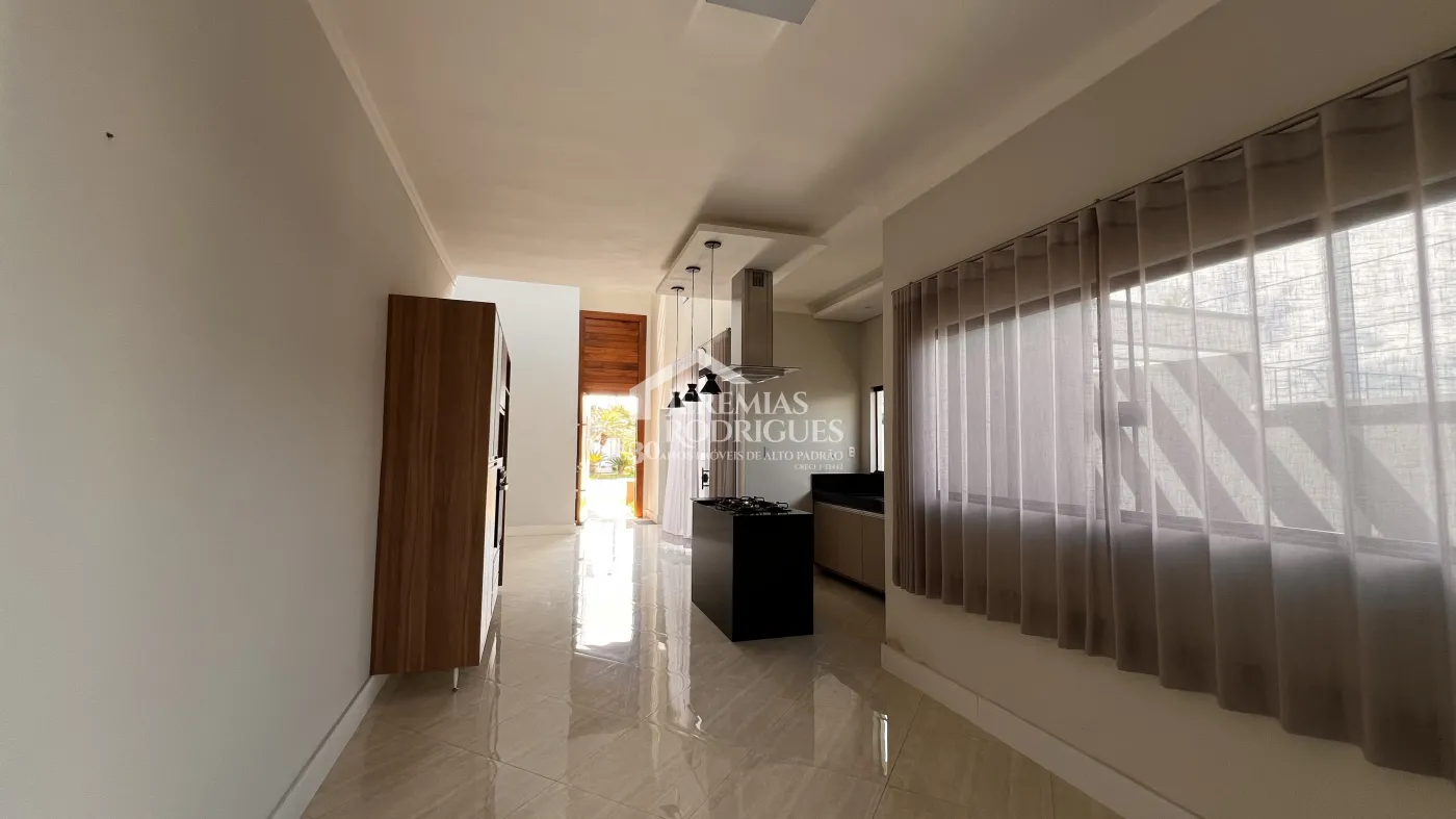 Casa à venda com 3 dormitórios no Condomínio Campos do Conde II em Tremembé/SP.