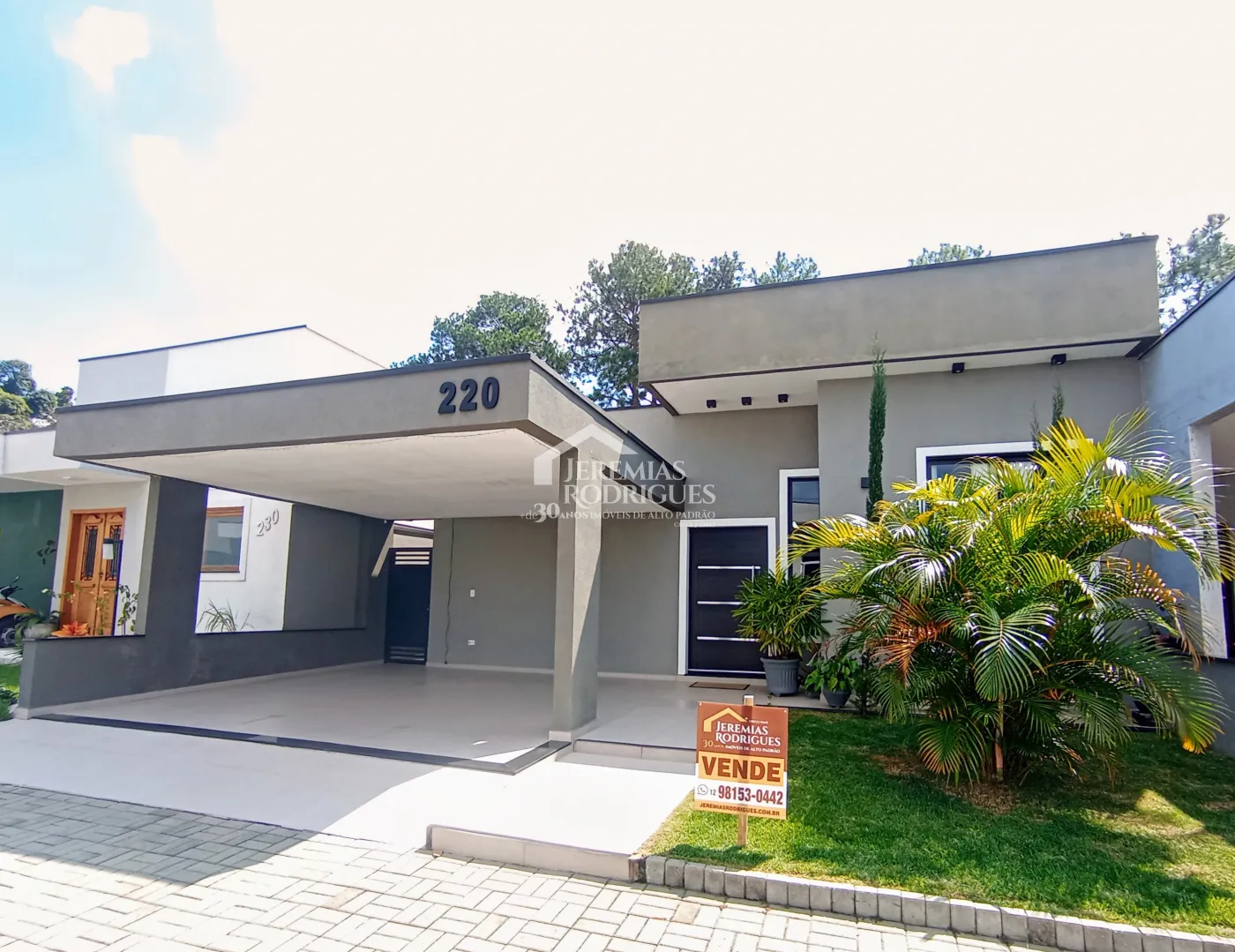 Casa à venda com 3 dormitórios no Condomínio Morada do Visconde em Tremembé/SP.
